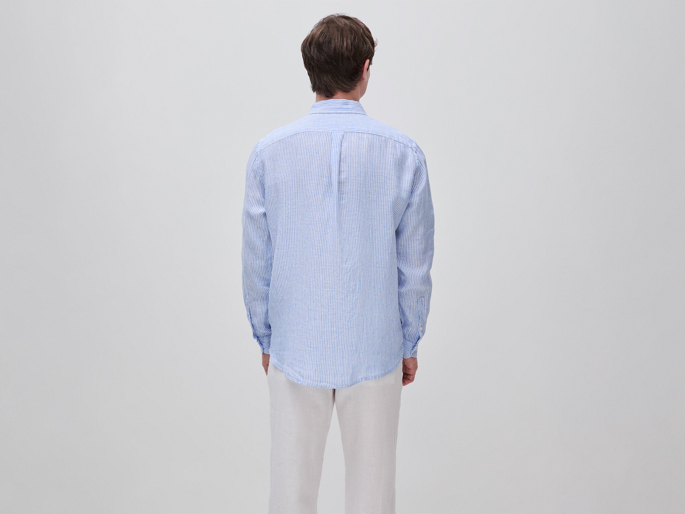 Camisa azul-claro às riscas em linho puro - ucb_image_B