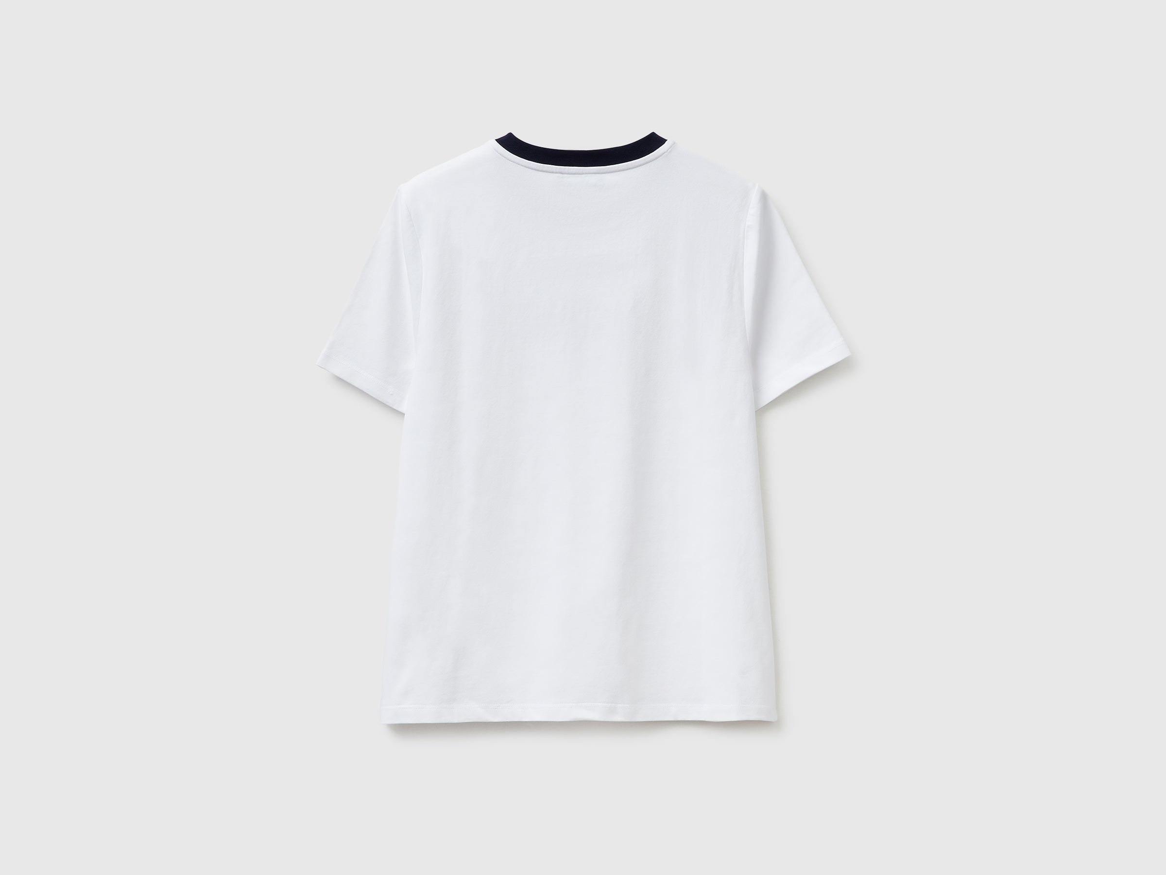 T-shirt com emblema bordado - ucb_image_BS