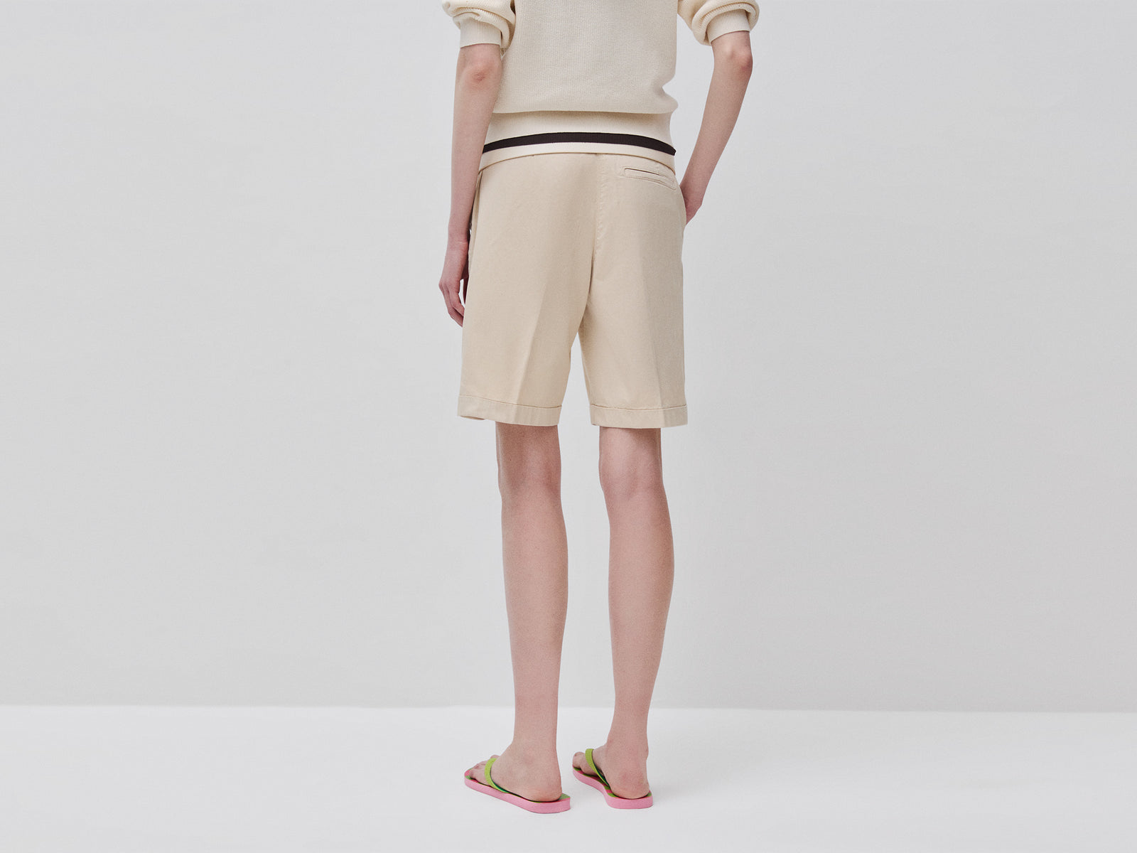 Bermudas com dobra em algodão stretch - ucb_image_B