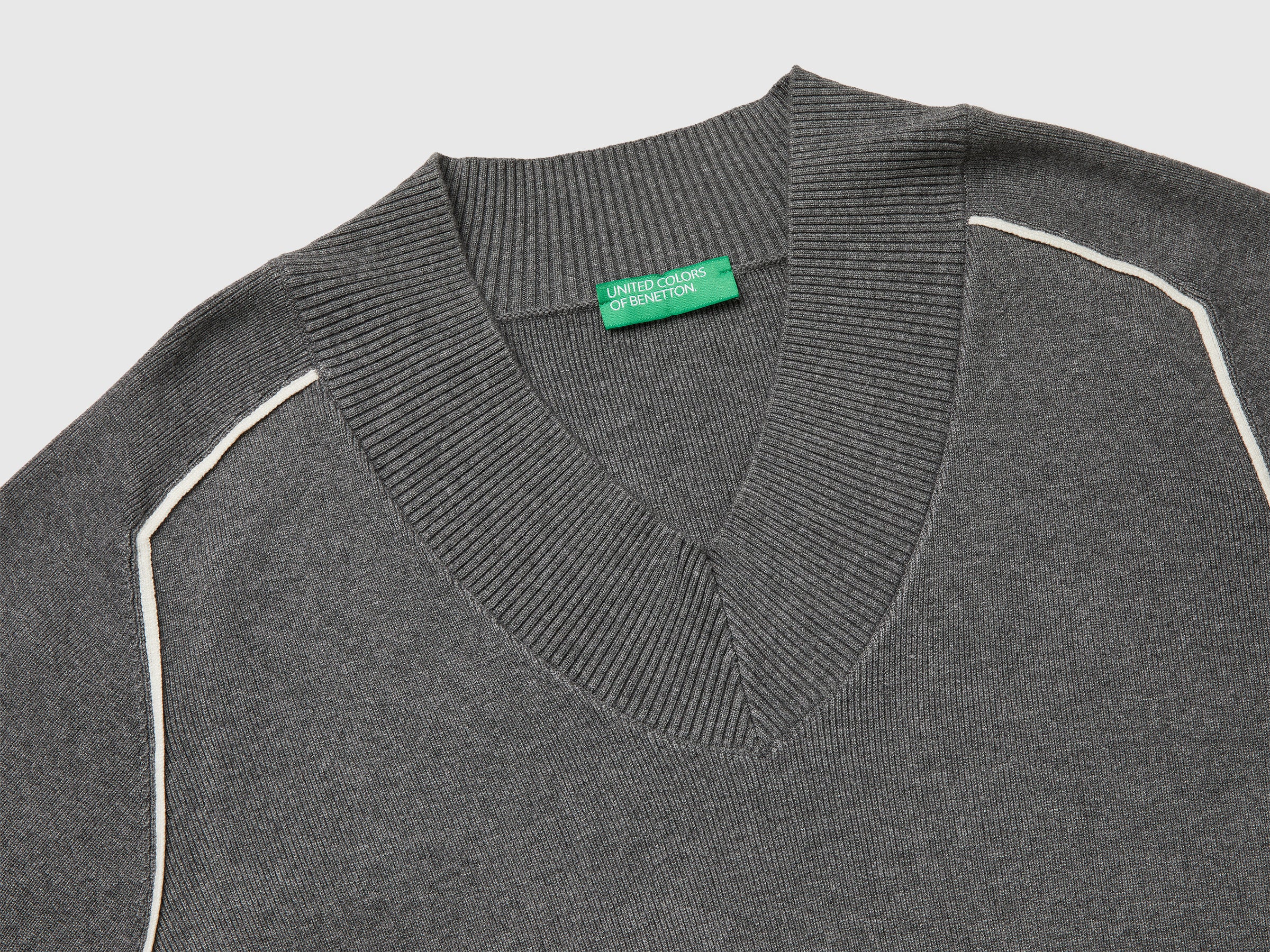 Camisola boxy fit com decote em V - ucb_image_DS1