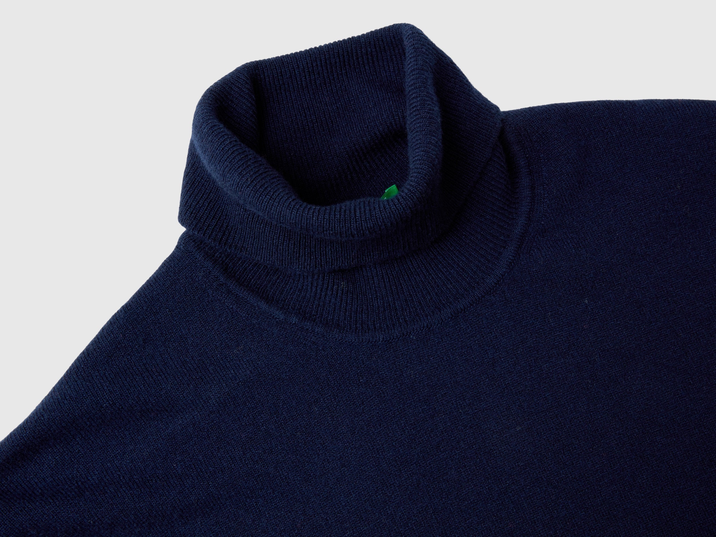 Camisola de gola alta azul-escuro em pura lã Merino - ucb_image_DS1