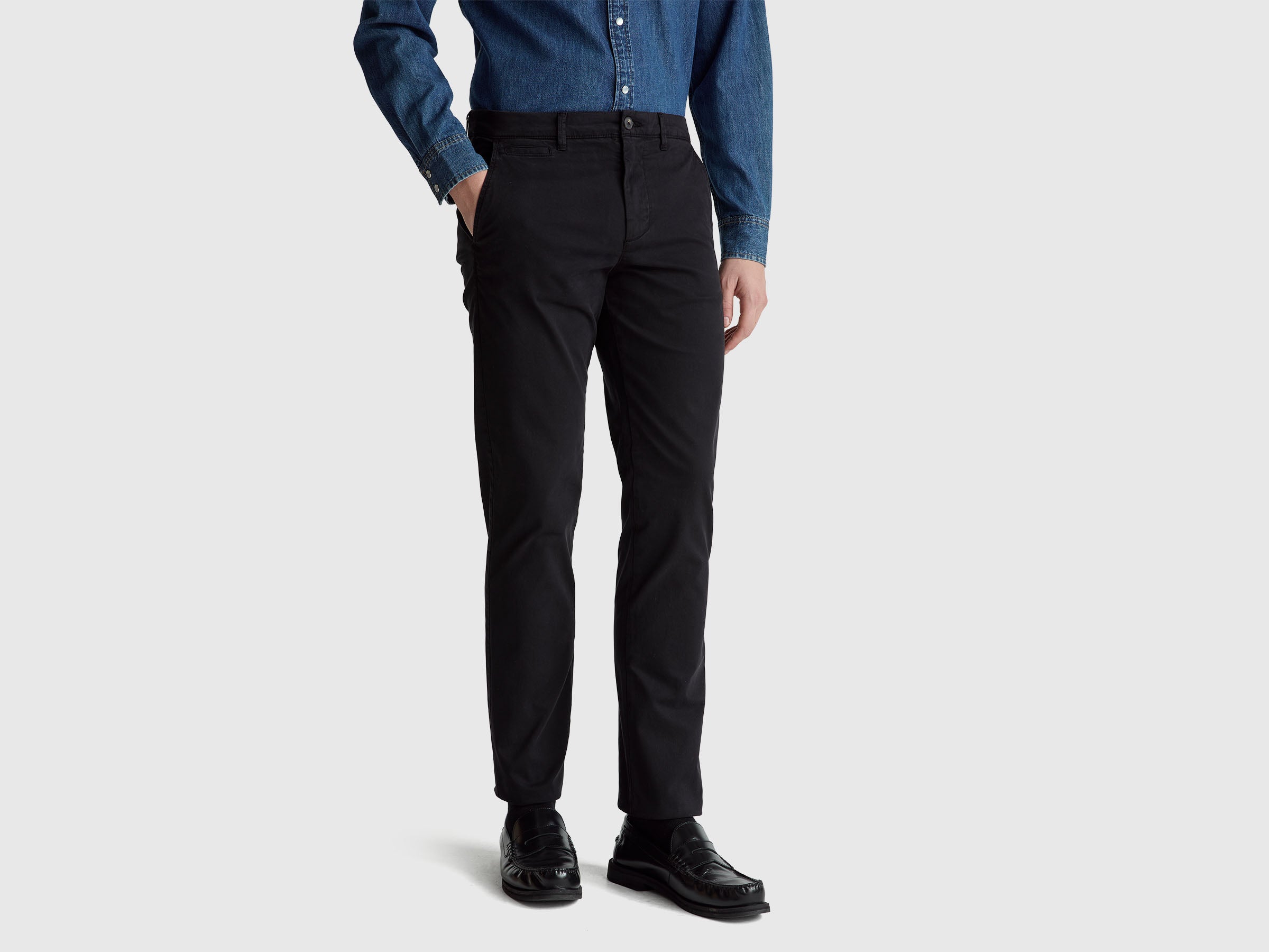 Chinos slim fit pretos - ucb_image_F