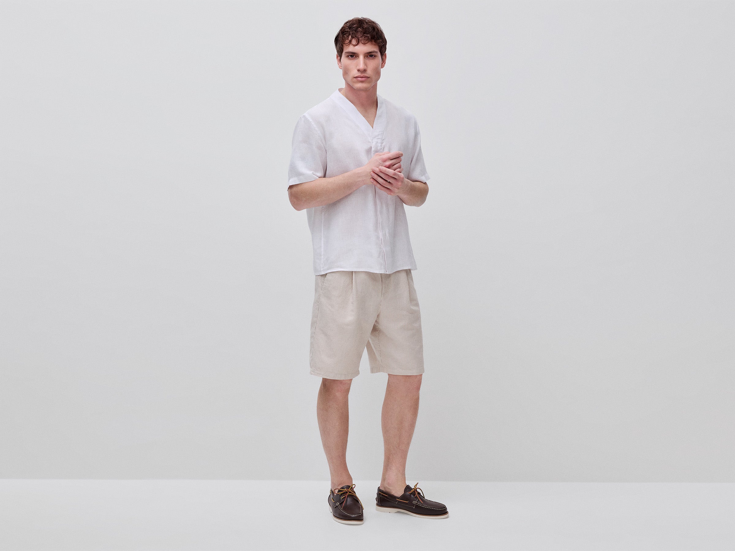 Camisa decote em V em linho puro - ucb_image_FY