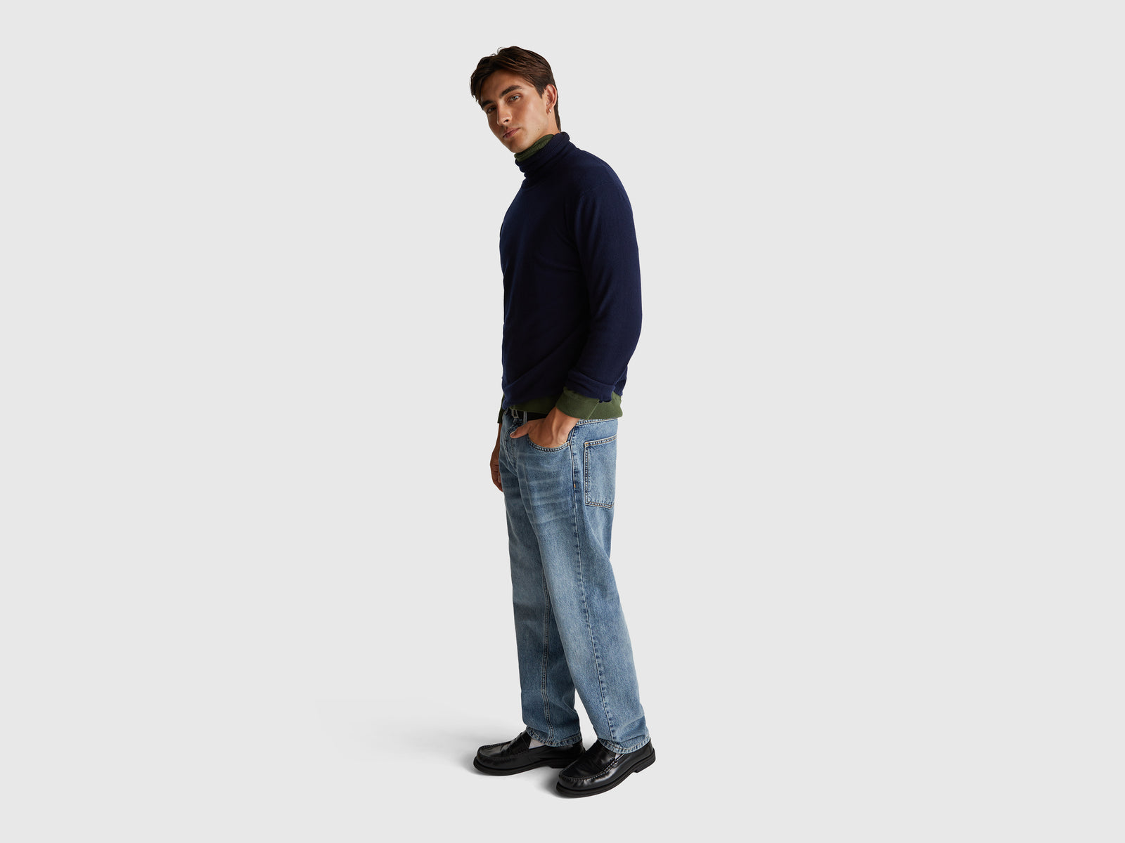 Dark blue turtleneck in pure Merino wool