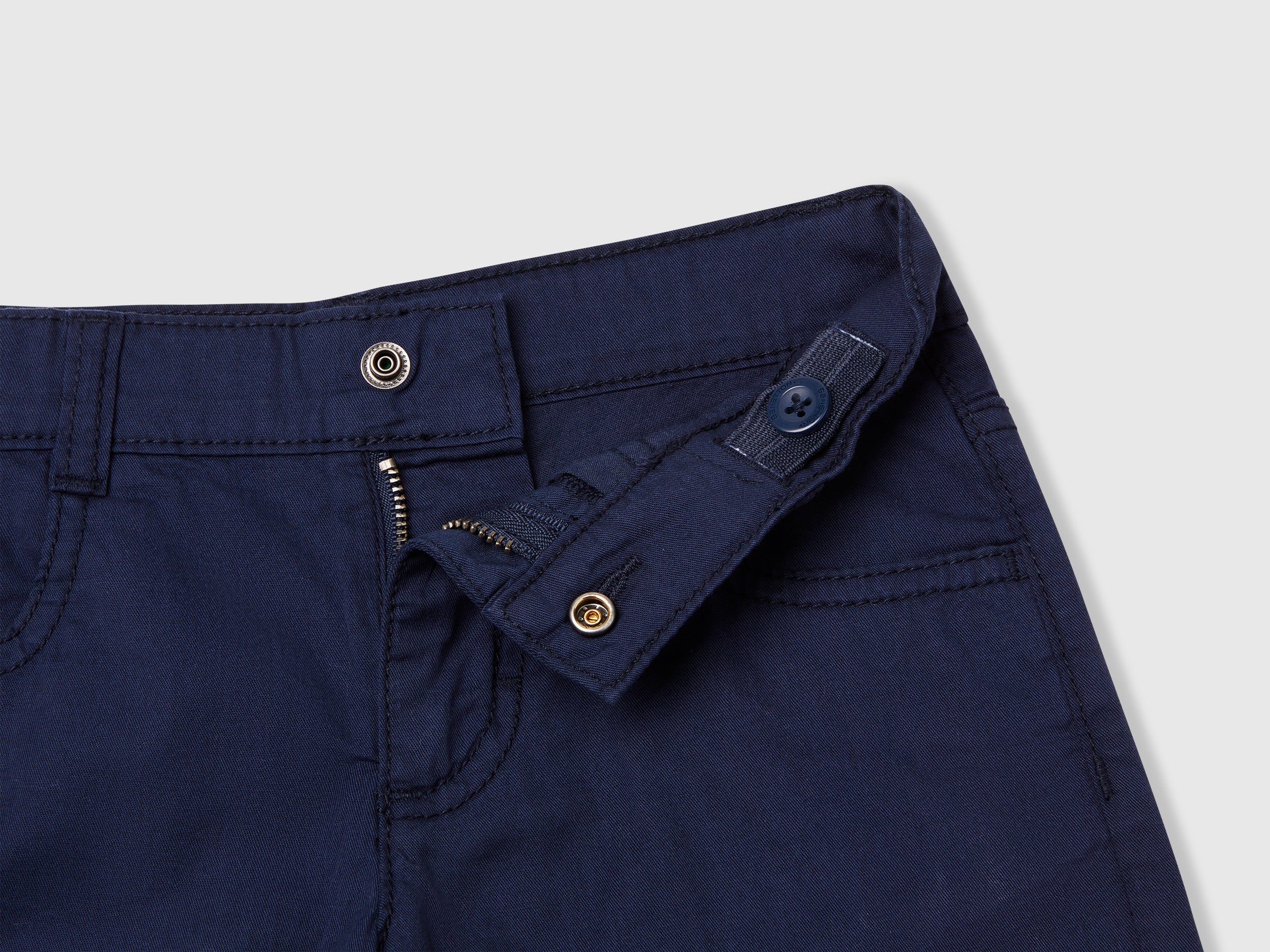 Bermudas leves com bolsos - ucb_image_DS1