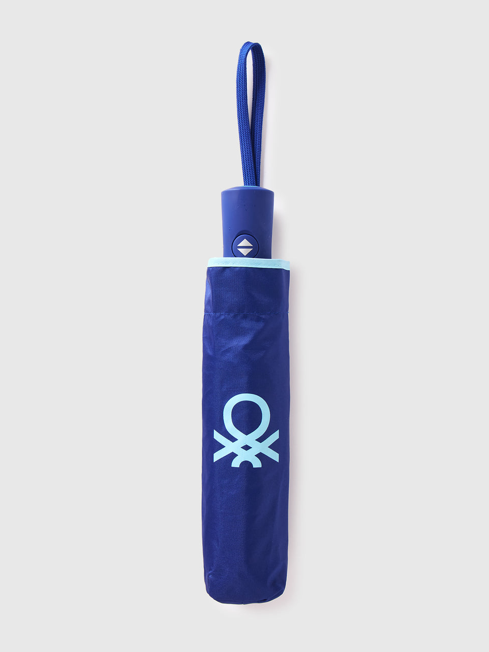 Blue umbrella - ucb_image_FS