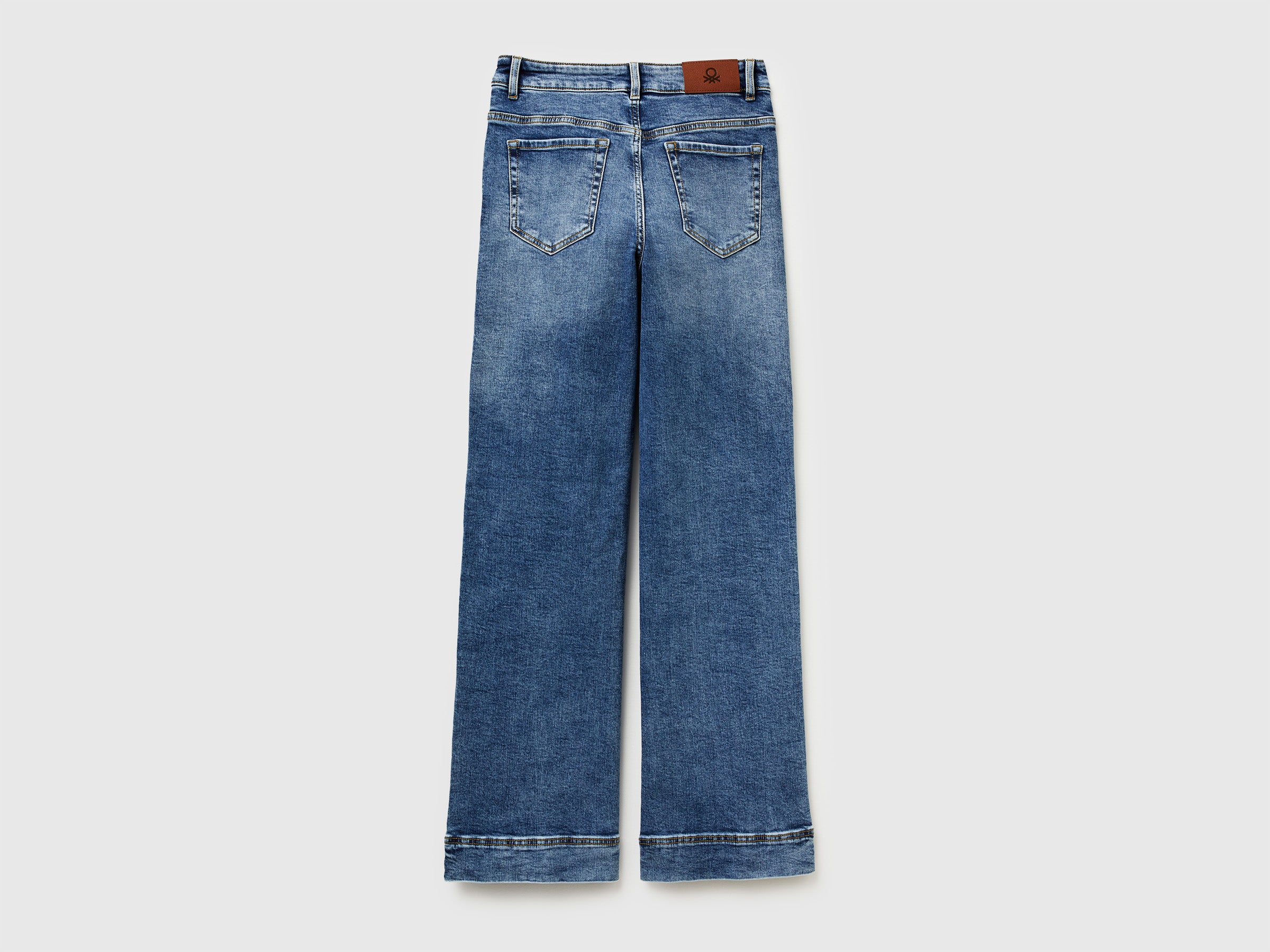 Jeans flare em algodão reciclado - ucb_image_BS