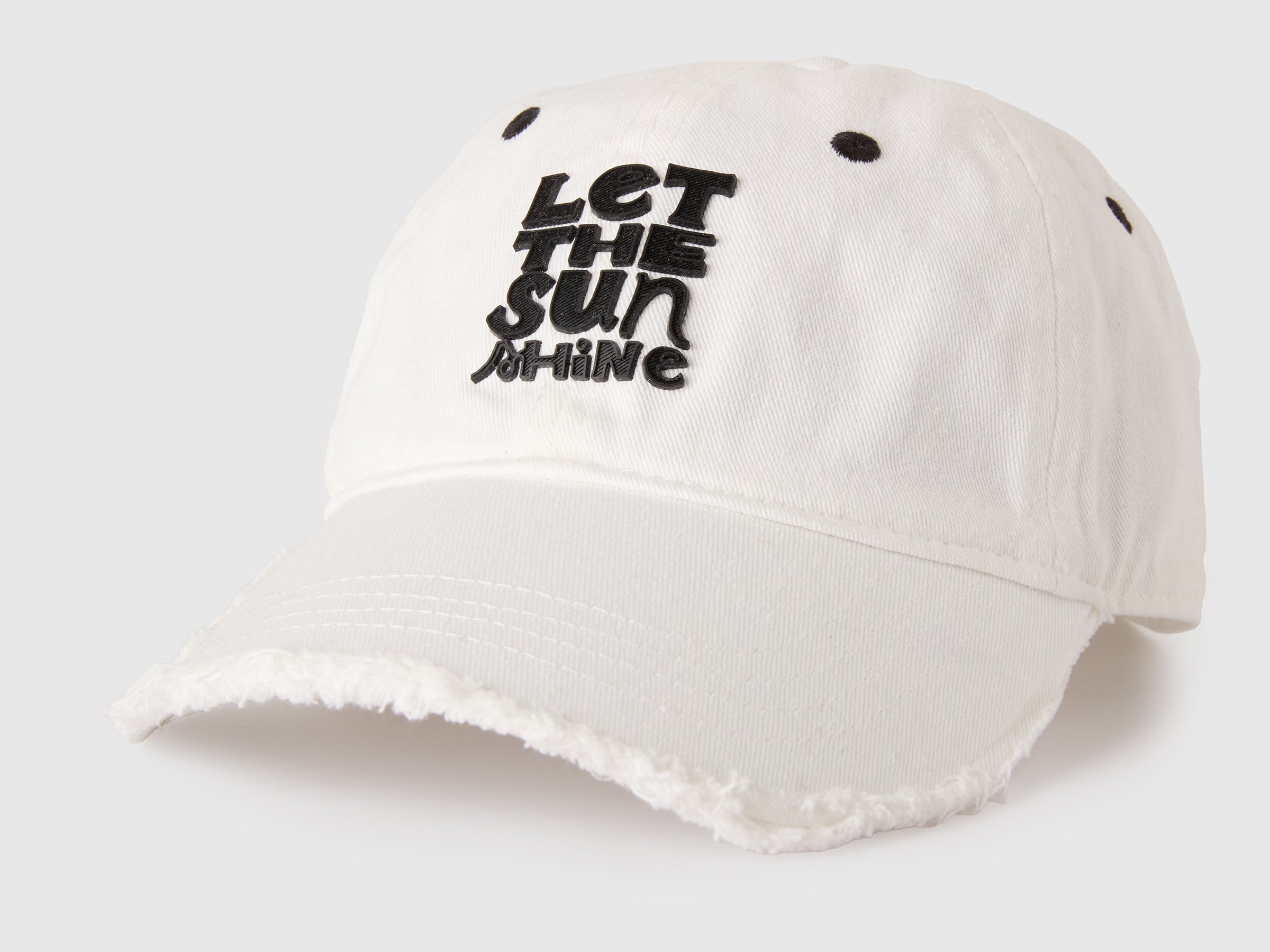 Baseball cap with 3D application - ucb_image_DS1