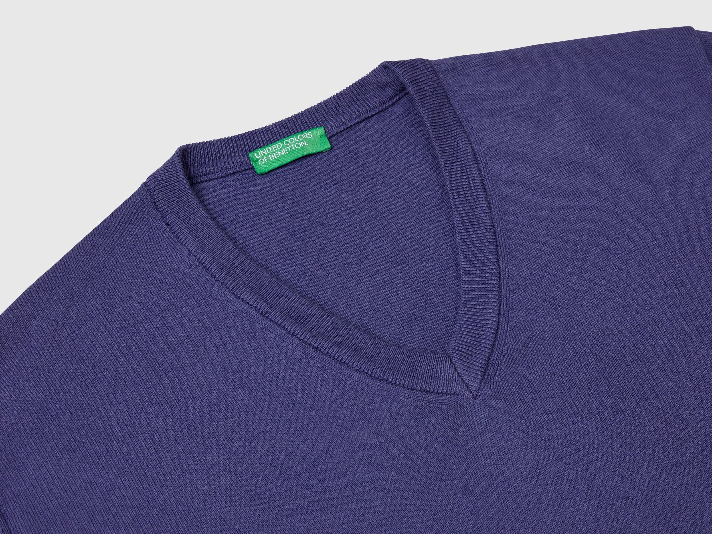 Camisola em algodão puro com decote em V - ucb_image_DS1