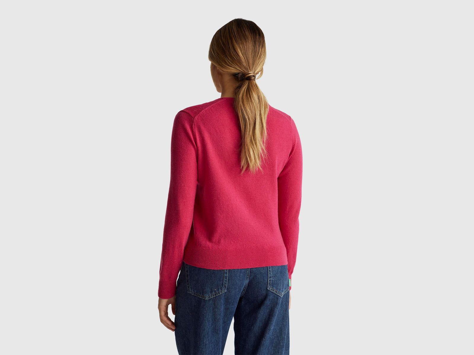 Camisola fúcsia com decote em V em pura lã Merino - ucb_image_B