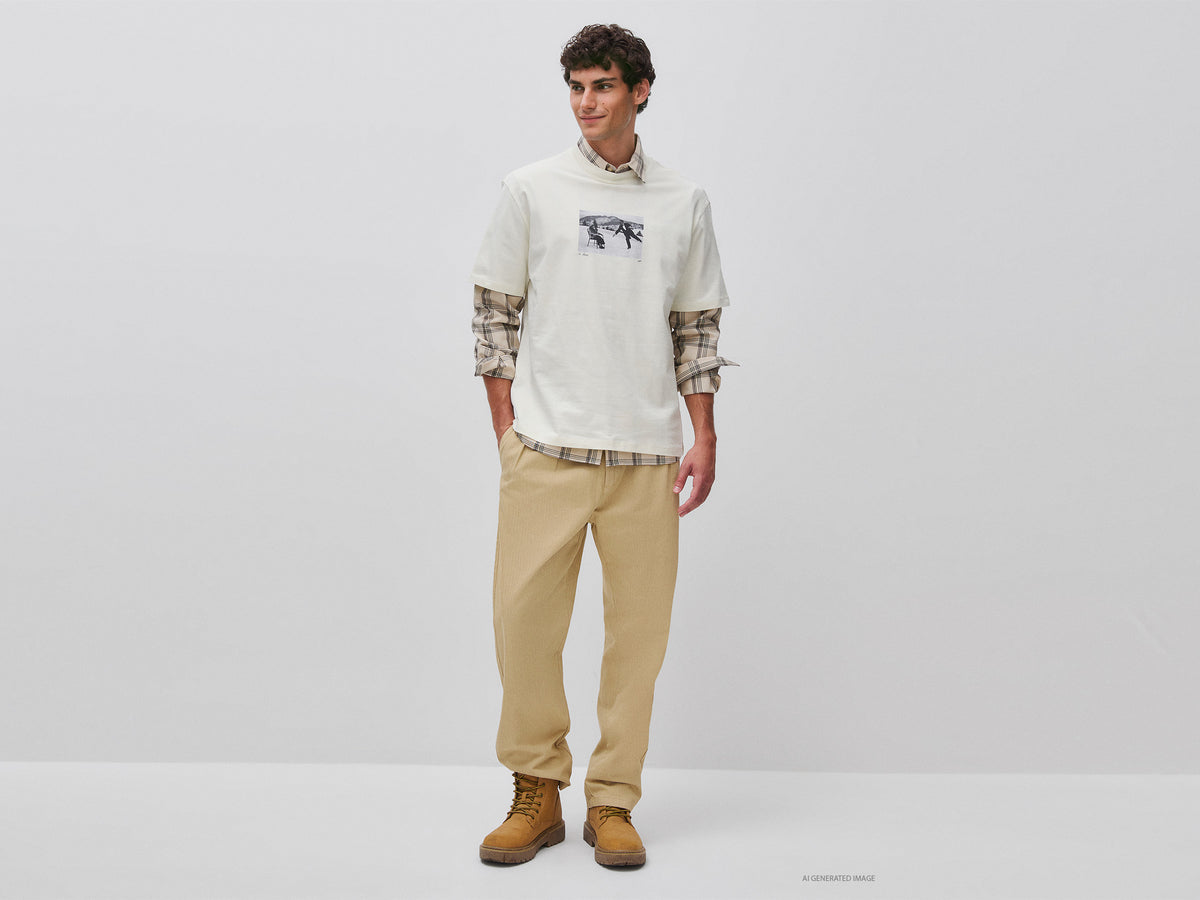 T-shirt relaxed fit com estampa em algodão orgânico - ucb_image_FY