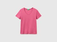 Slim fit t-shirt with V-neck - ucb_image_FS
