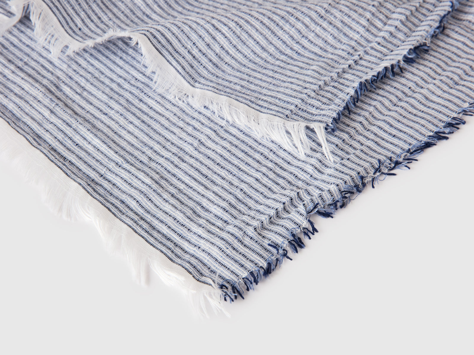 Striped scarf - ucb_image_DS1