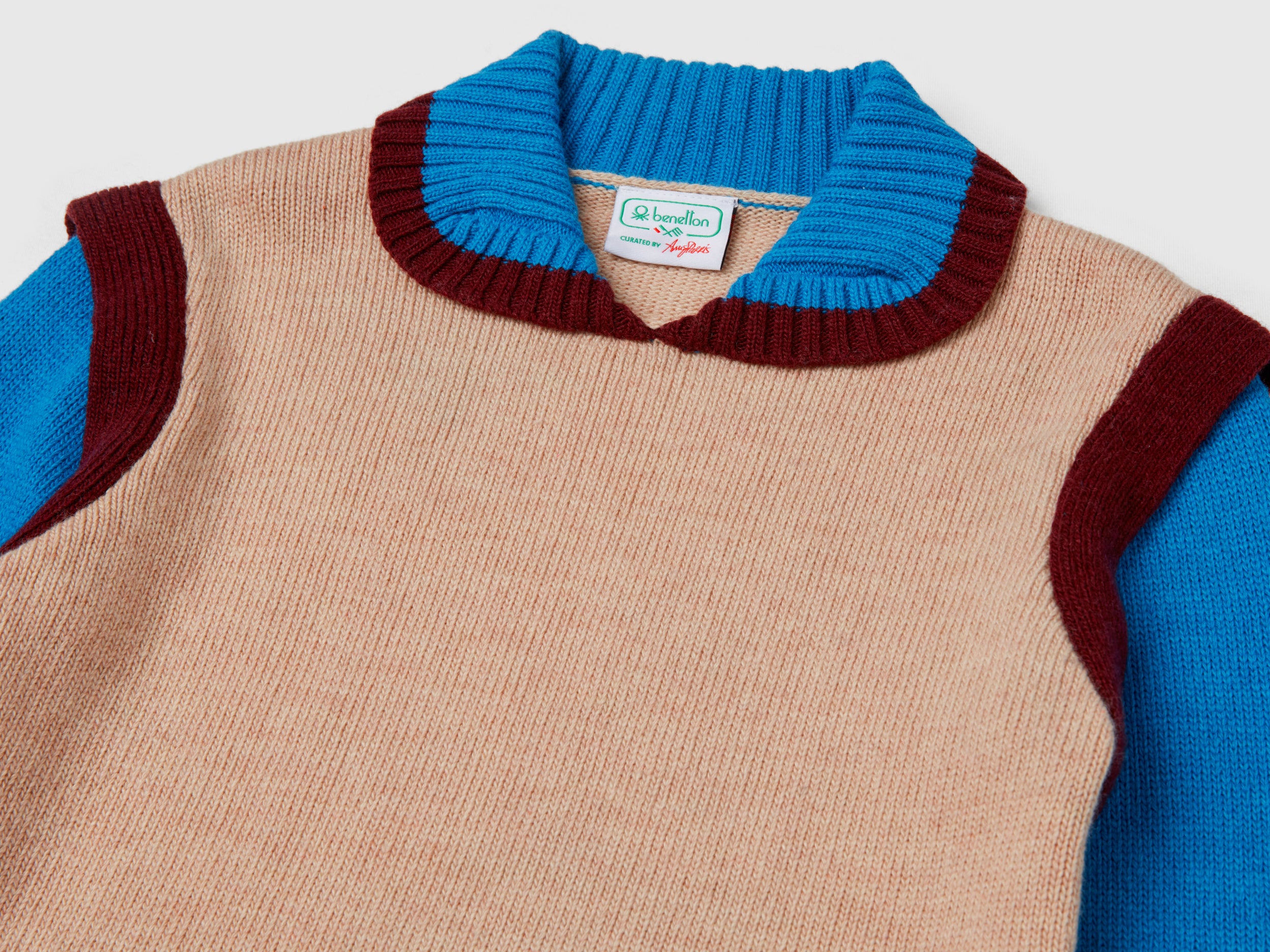 Stranger Things sweater with collar - ucb_image_DS1