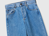 Light wash cropped jeans with turn-ups - ucb_image_DS1