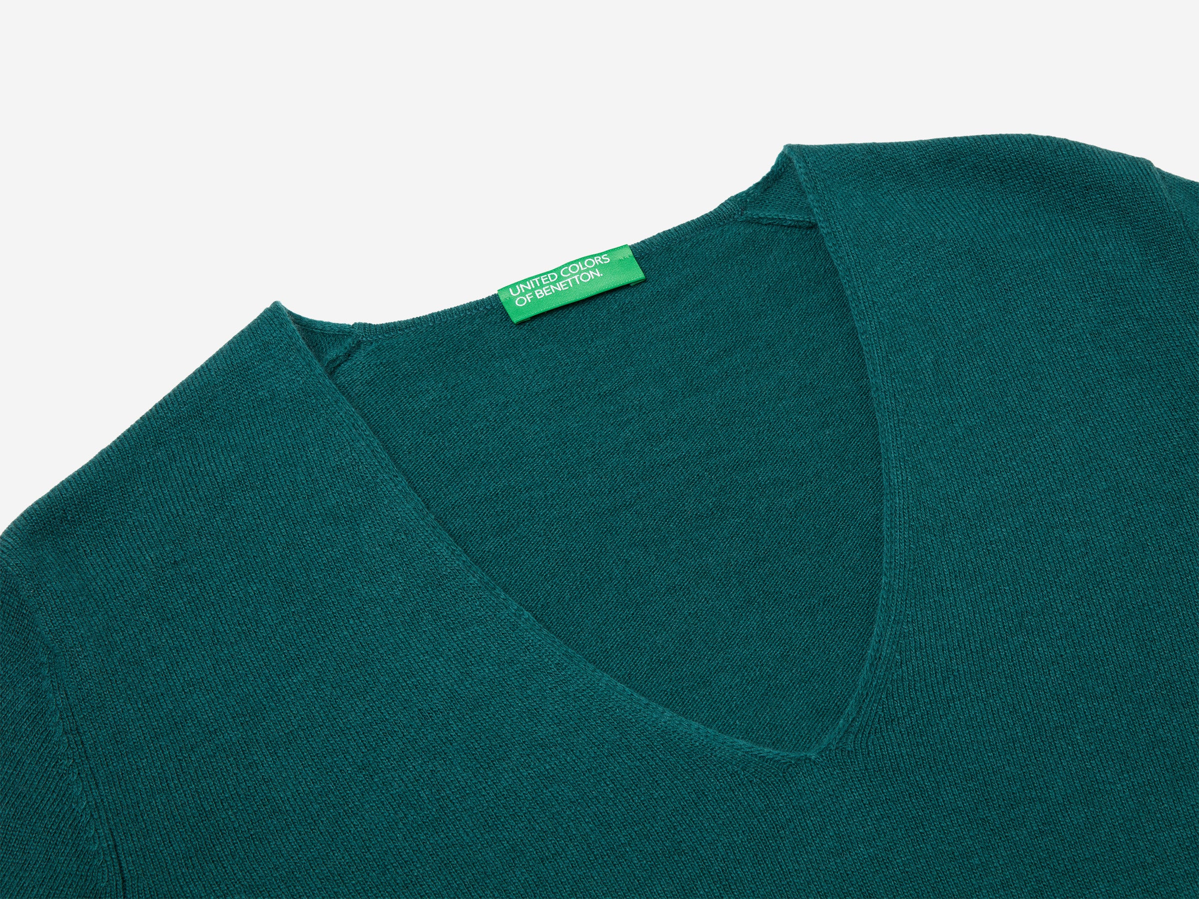 Camisola verde com decote em V em pura lã Merino - ucb_image_DS1