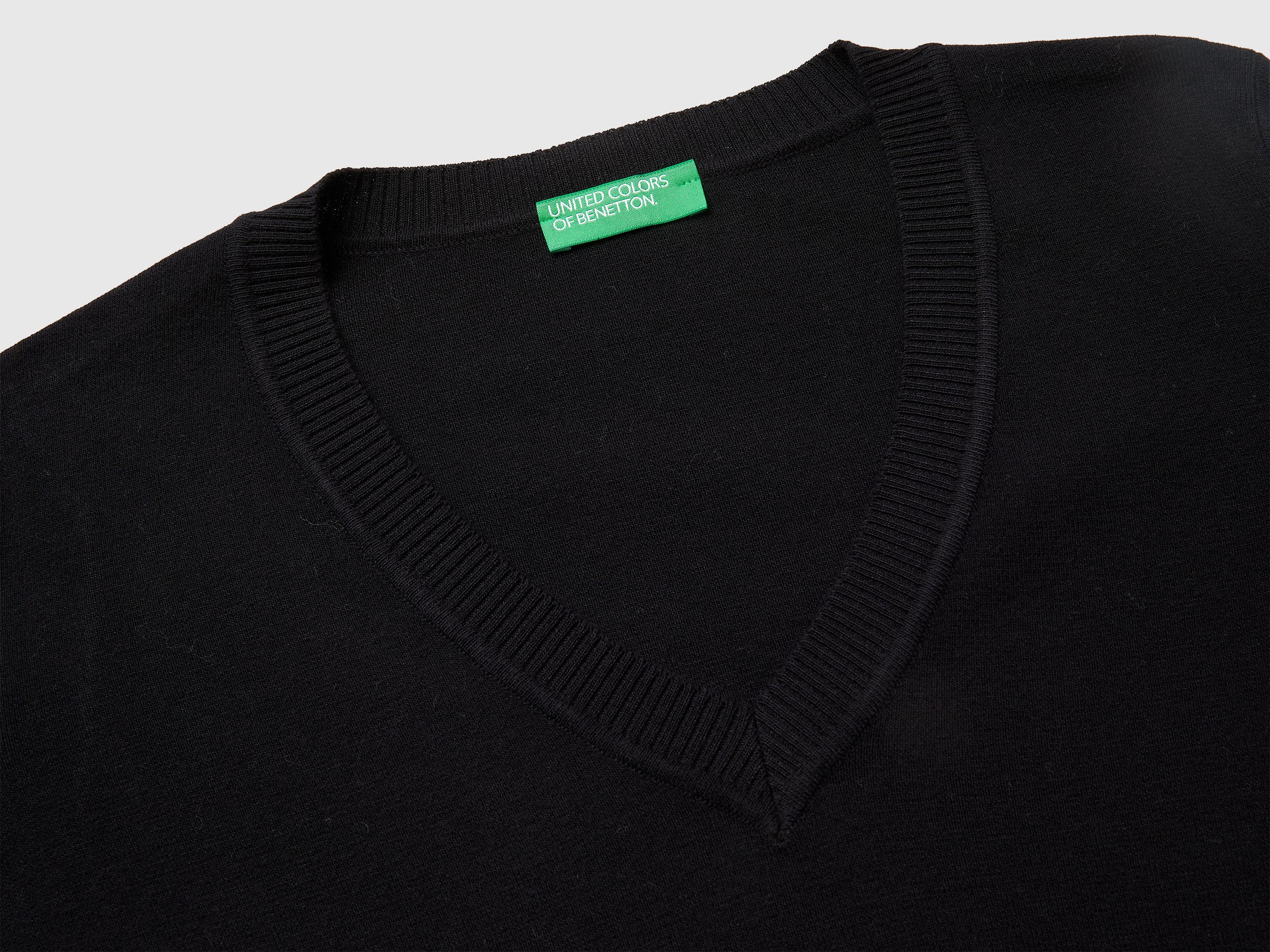 Black V-neck sweater in tricot cotton - ucb_image_DS1