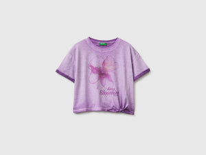 T-Shirt mit Aufdruck und Knoten