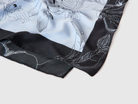 Scarf with patterned print - ucb_image_DS1