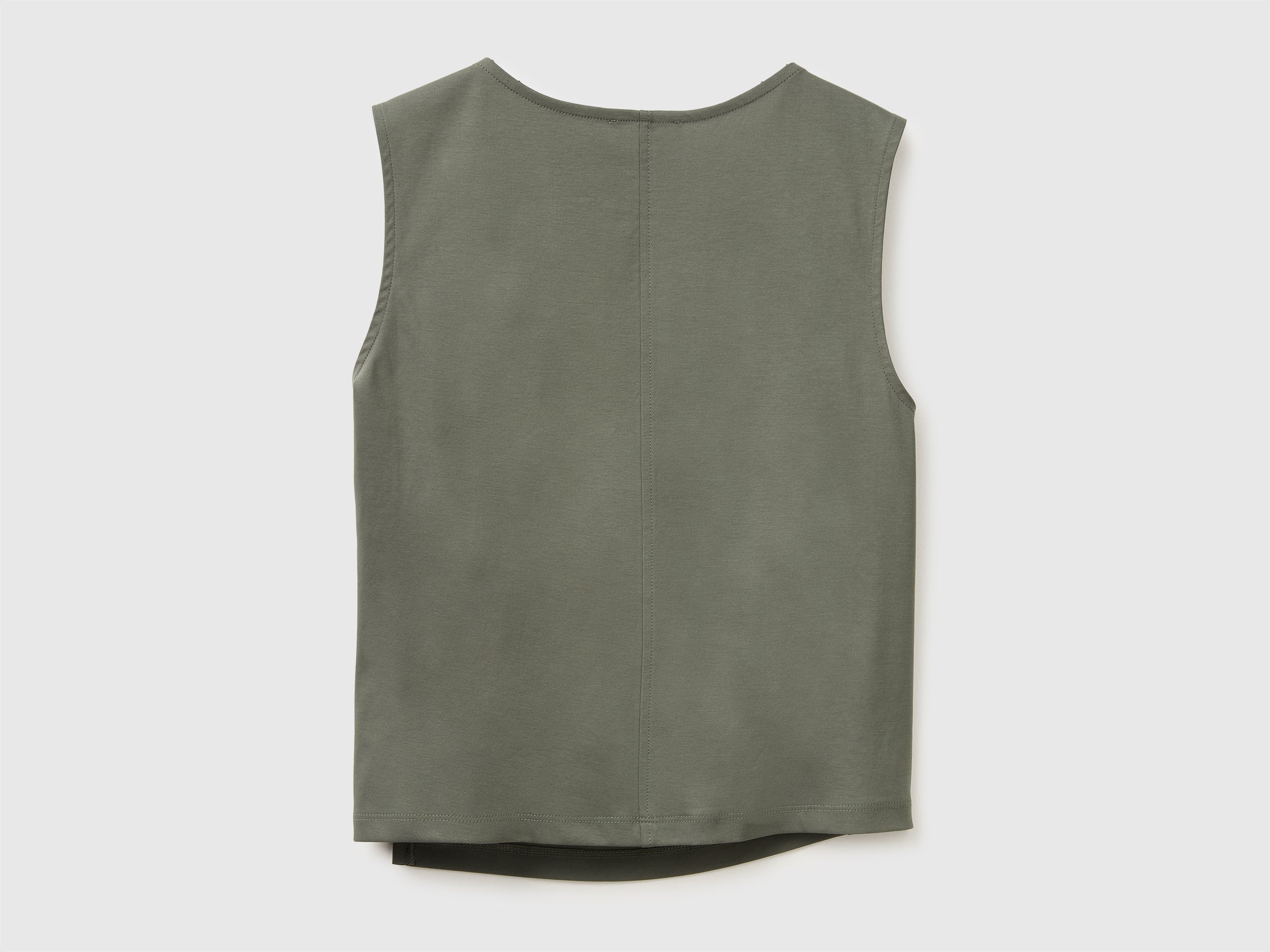 Top with knot - ucb_image_BS