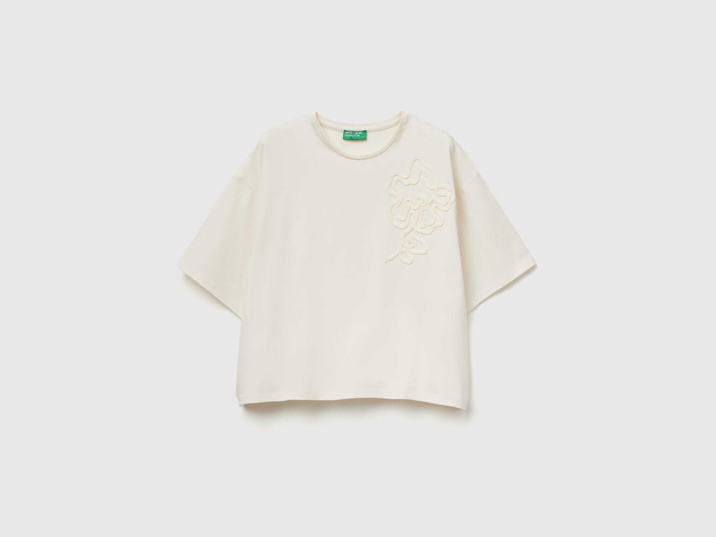 T-shirt boxy fit com aplicação - ucb_image_FS