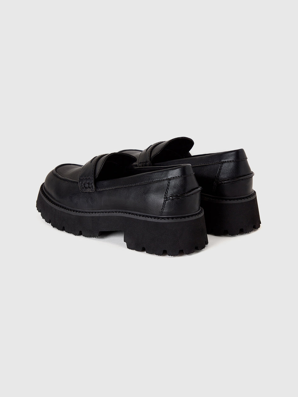 Mocassinos pretos com sola alta - ucb_image_BS