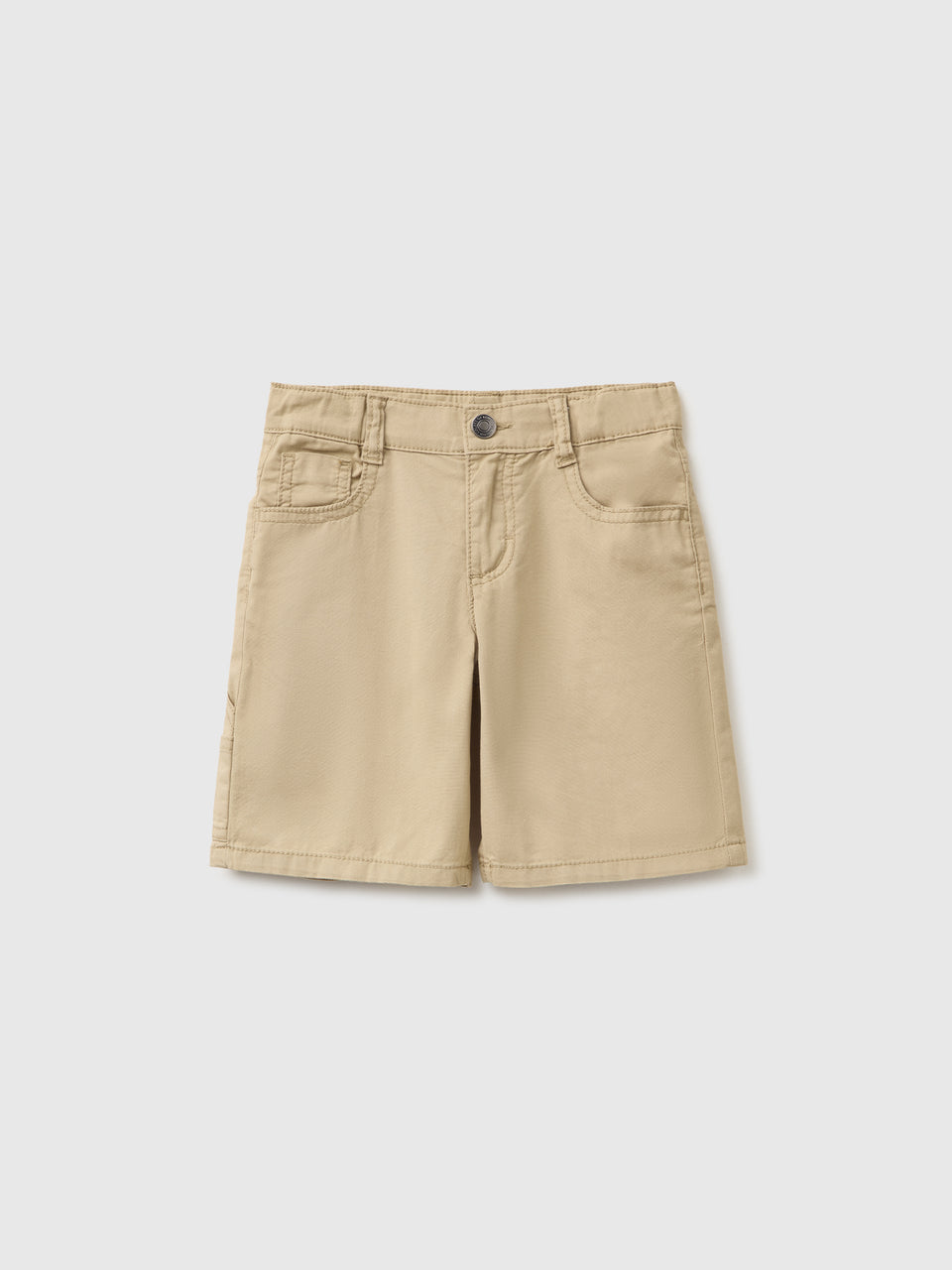 Lightweight Bermuda shorts with pockets - ucb_image_FS