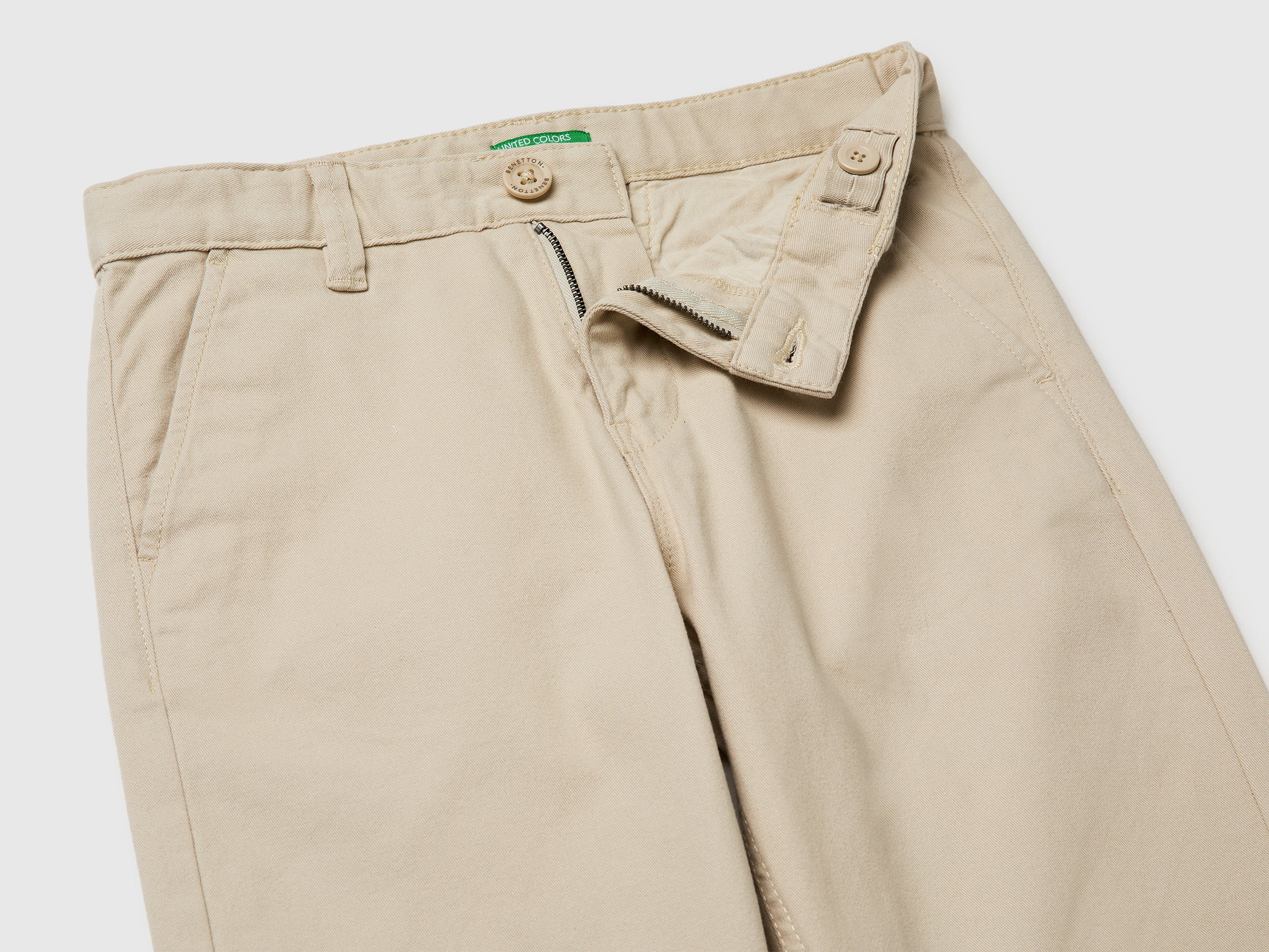 Slim fit chinos in stretch cotton - ucb_image_DS1