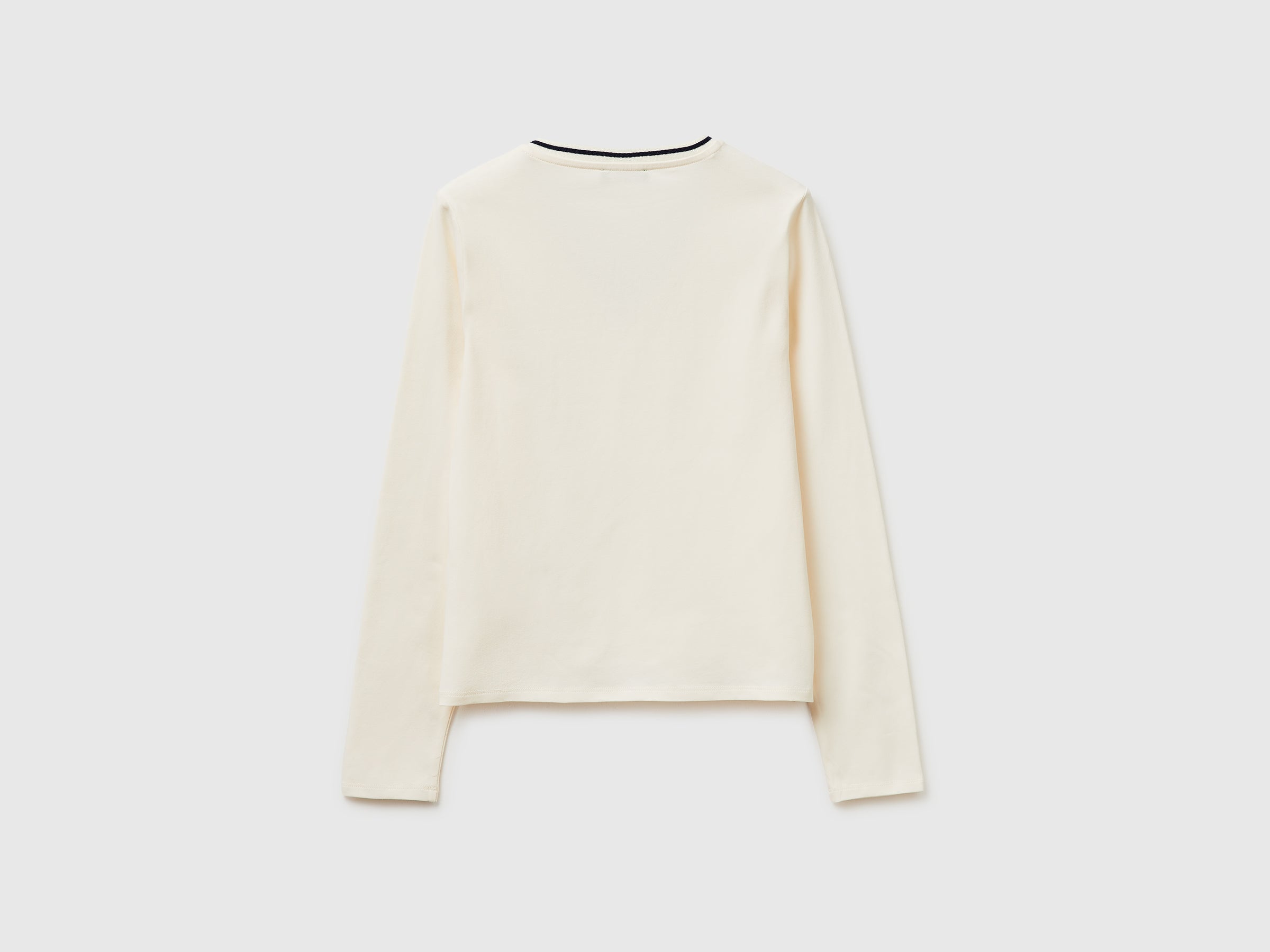 Fitted V-neck T-shirt - ucb_image_BS