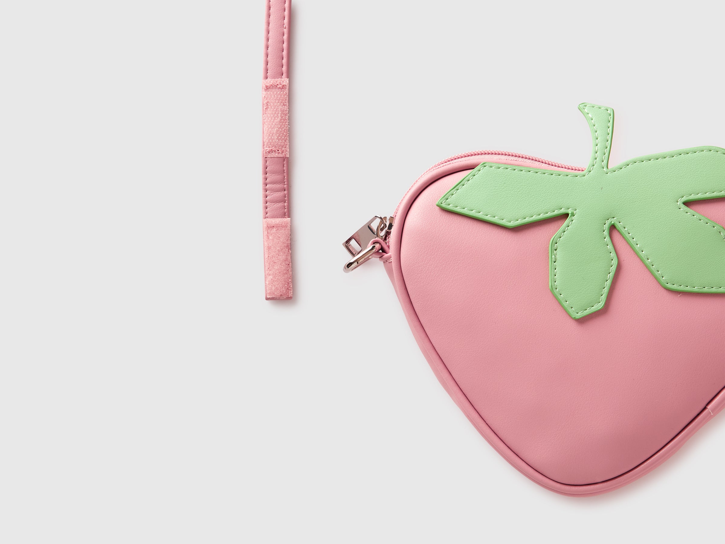 Strawberry-shaped crossbody bag - ucb_image_DS1