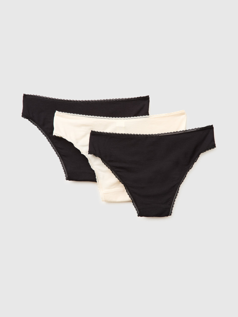 Three briefs in stretch Modal - ucb_image_BS