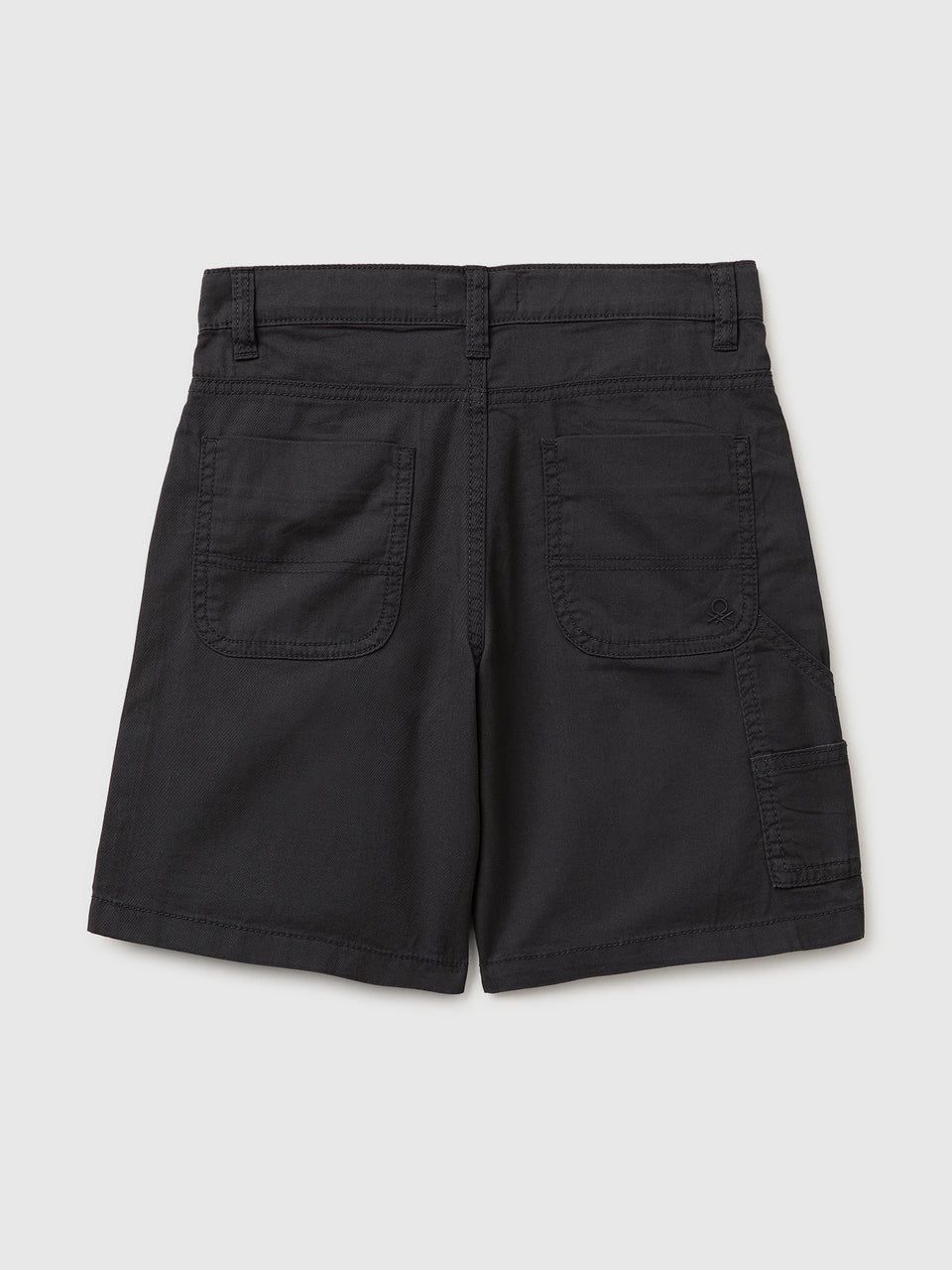 Lightweight Bermuda shorts with pockets - ucb_image_BS