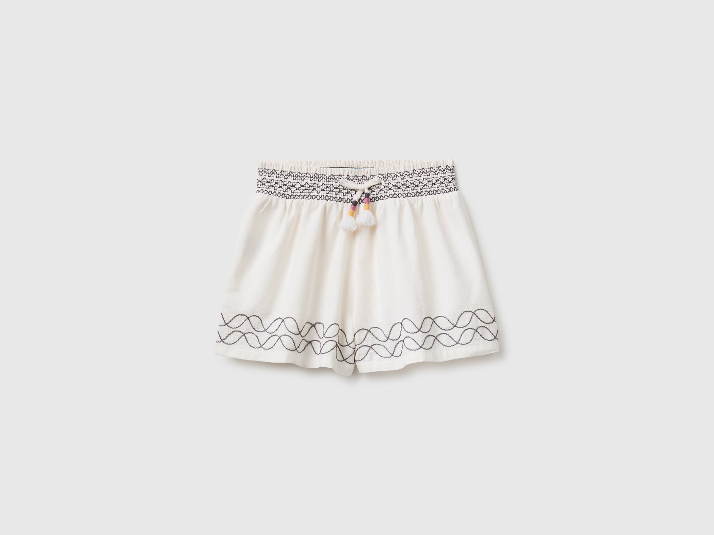 Shorts em crepe com bordado - ucb_image_FS
