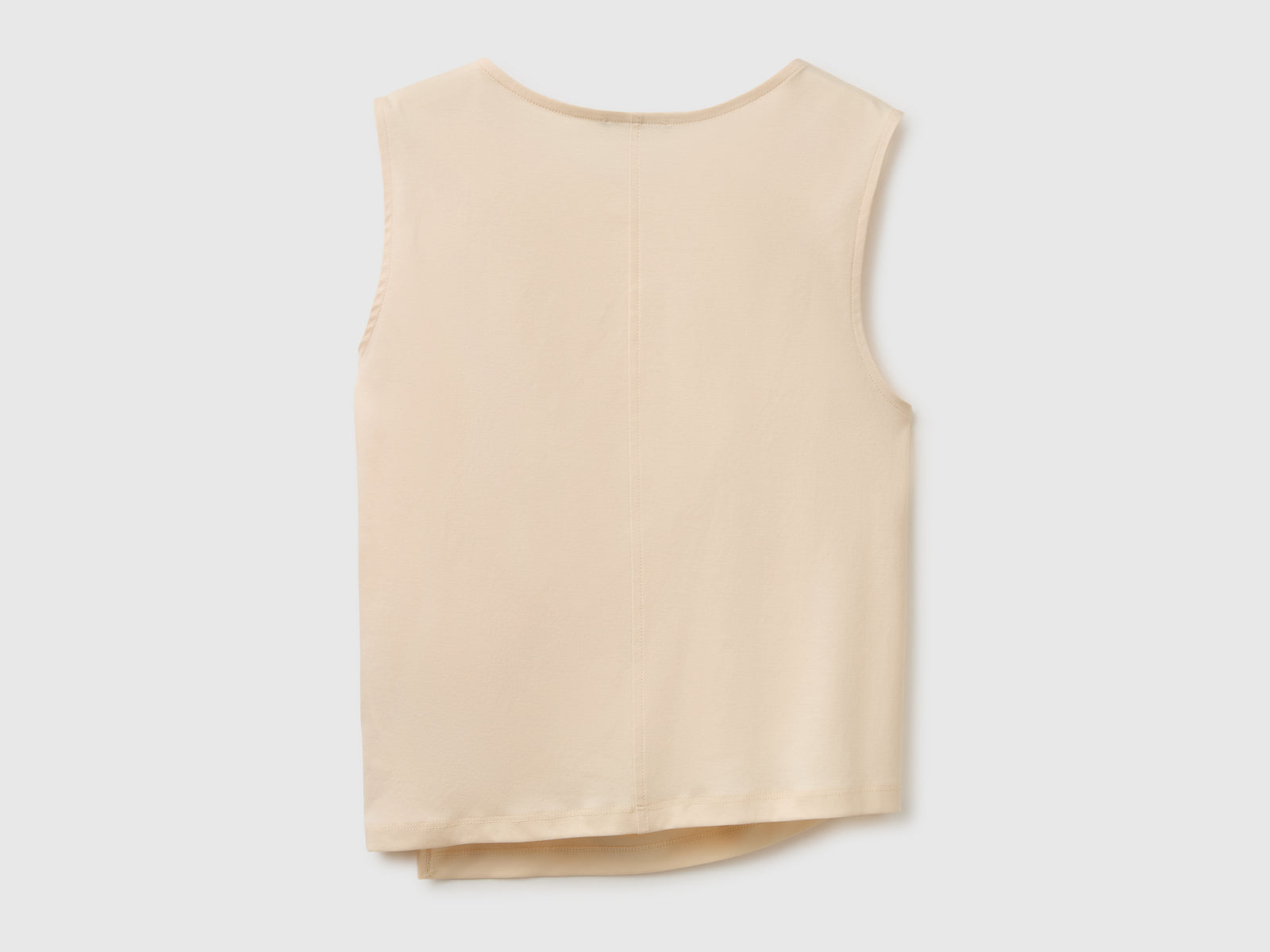 Top with knot - ucb_image_BS