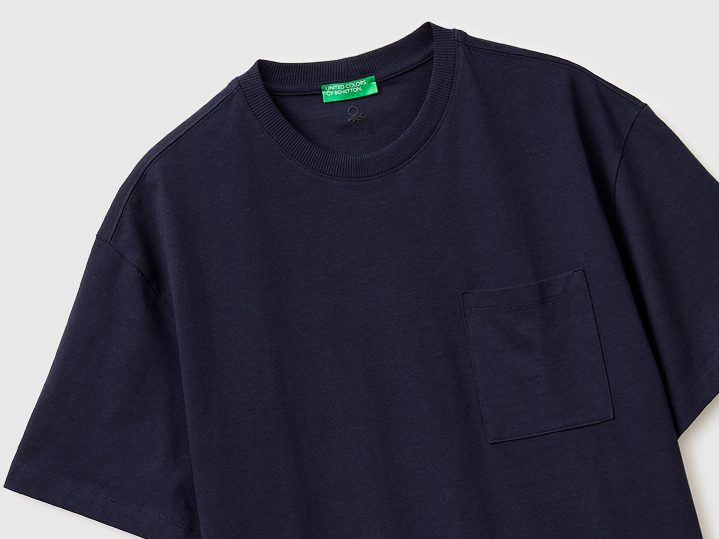 T-shirt with pocket - ucb_image_DS1