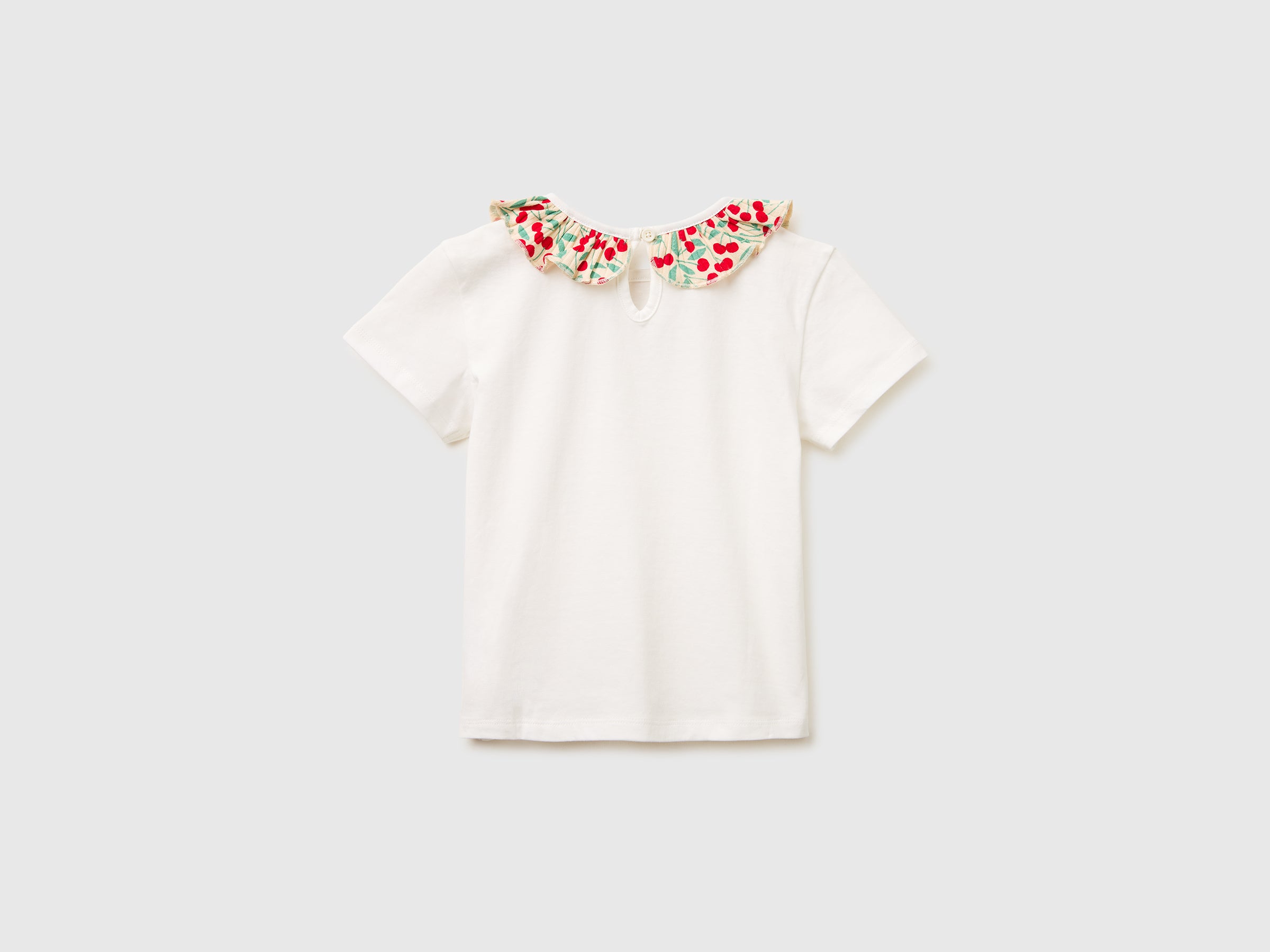 T-shirt with ruffles on the collar - ucb_image_BS