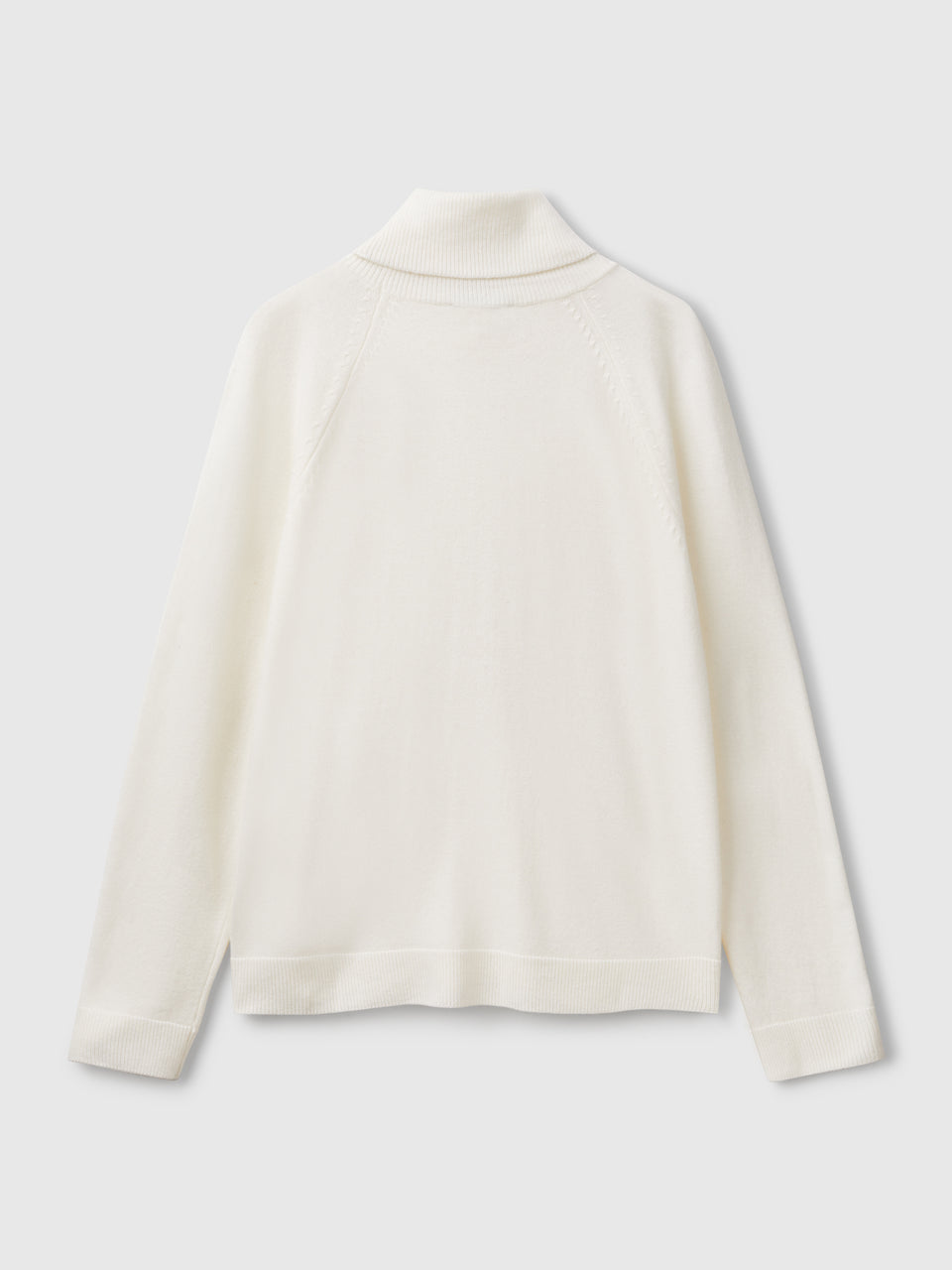Camisola de gola alta nata em mistura de lã e caxemira. - ucb_image_BS