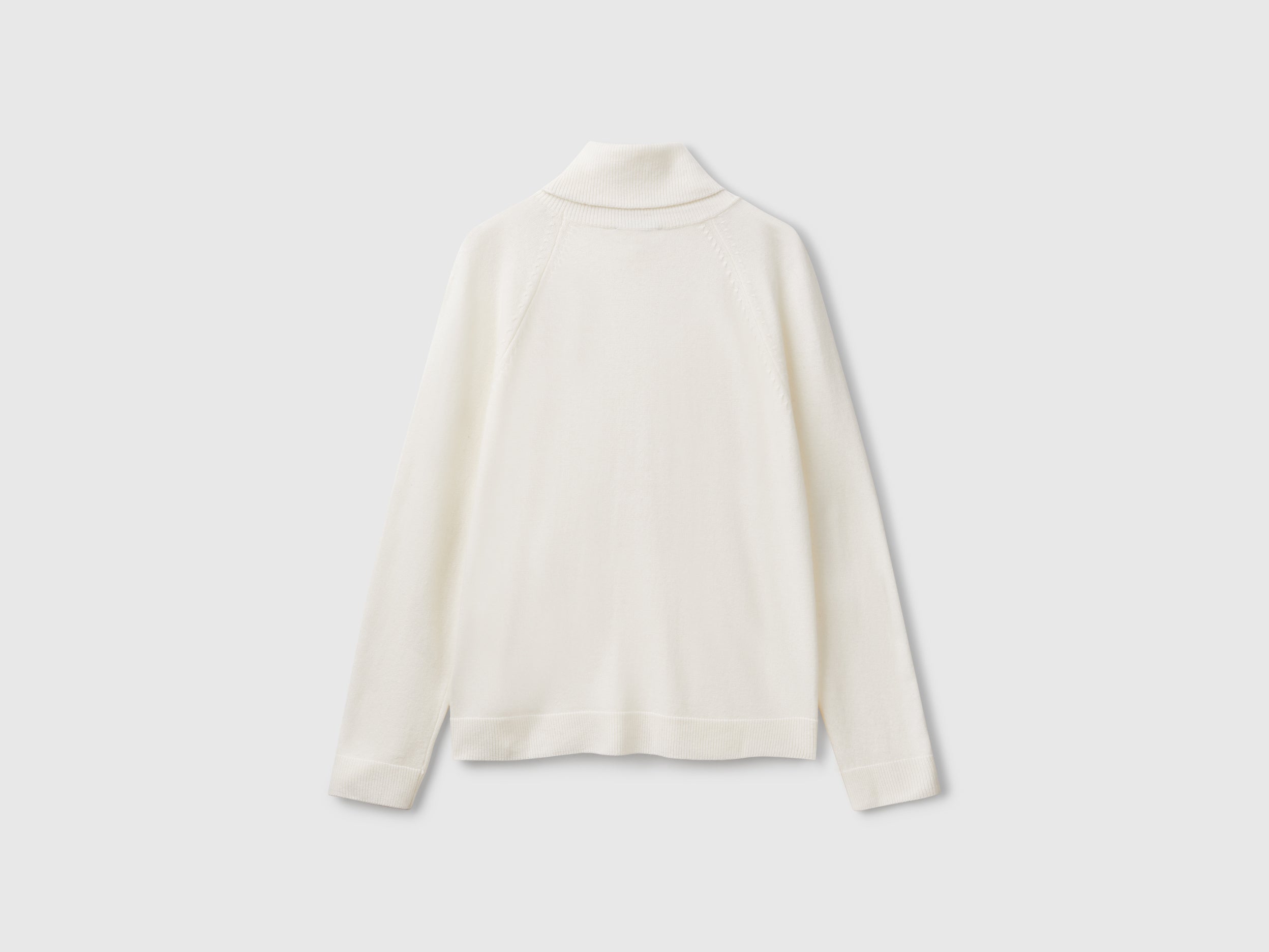 Camisola de gola alta nata em mistura de lã e caxemira. - ucb_image_BS