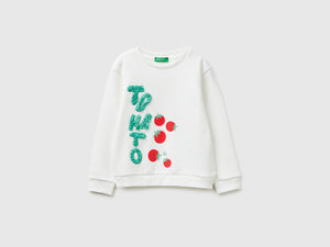 Geschlossenes Sweatshirt mit Stickerei