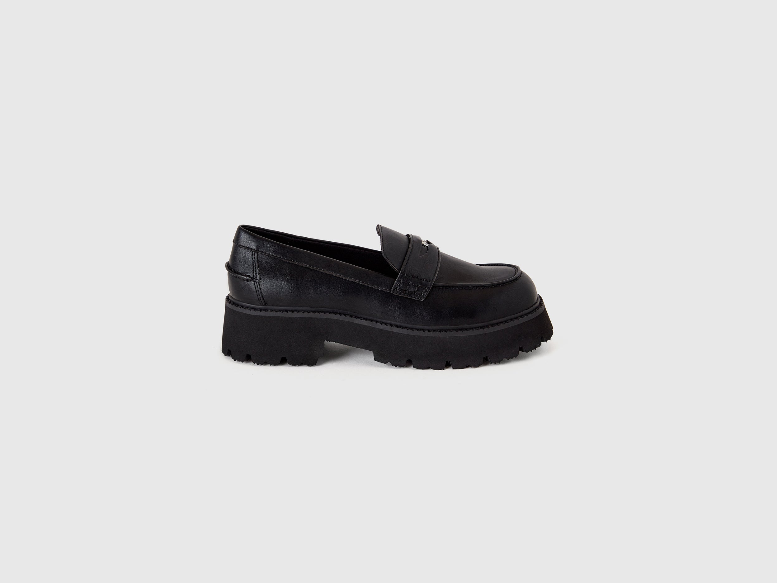 Mocassinos pretos com sola alta - ucb_image_FS