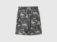 Over-fit Bermuda shorts in printed fleece - ucb_image_FS