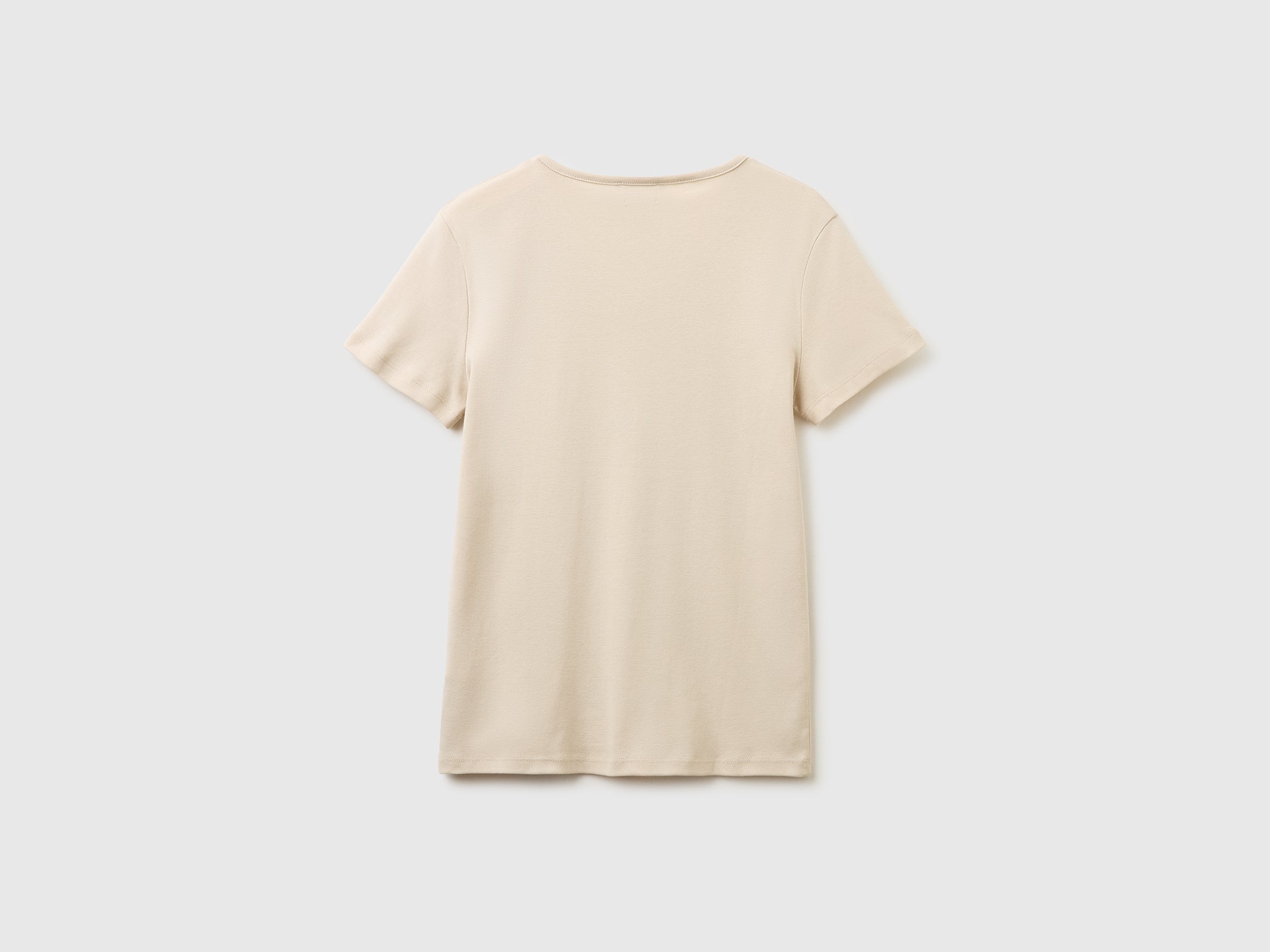 T-shirt slim fit com decote em V - ucb_image_BS
