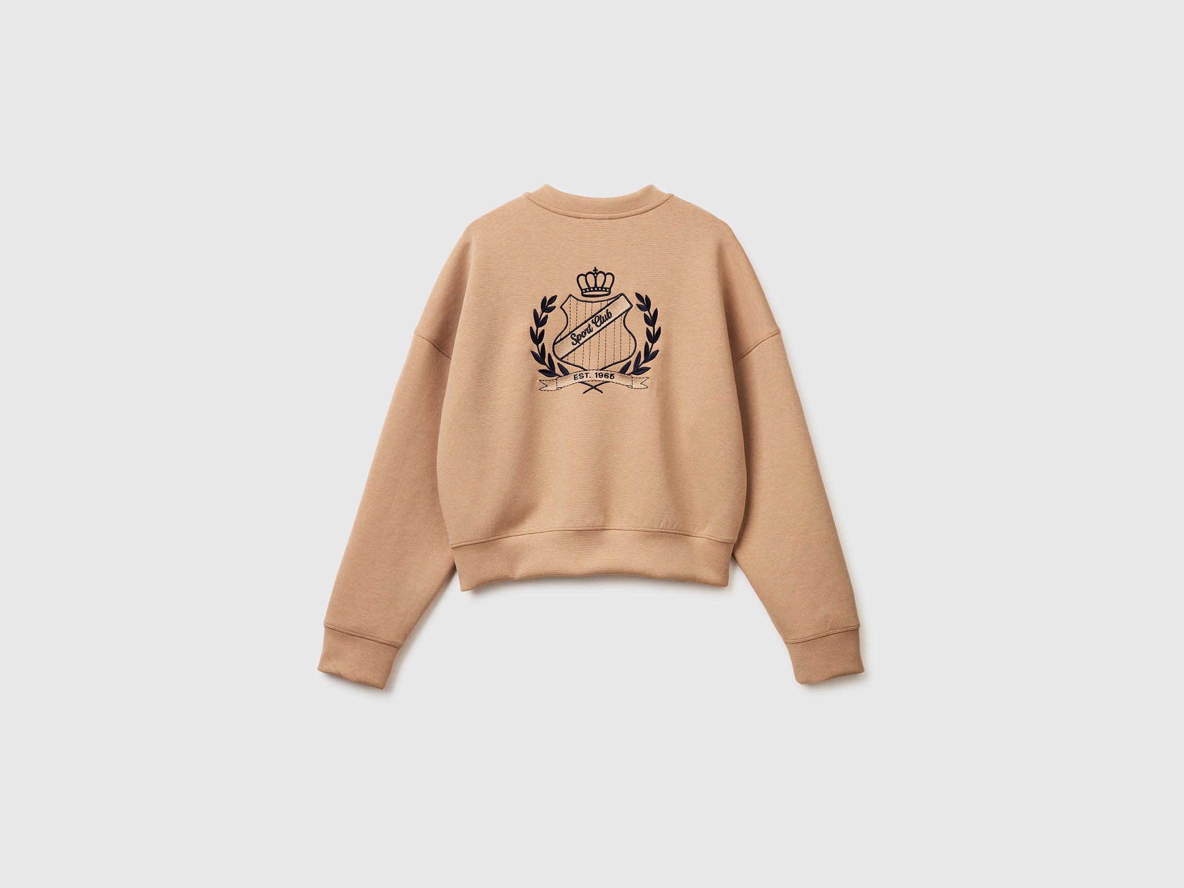 Boxy fit sweatshirt with crest on the back - ucb_image_BS