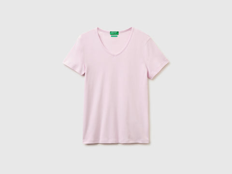 Slim fit t-shirt with V-neck - ucb_image_FS