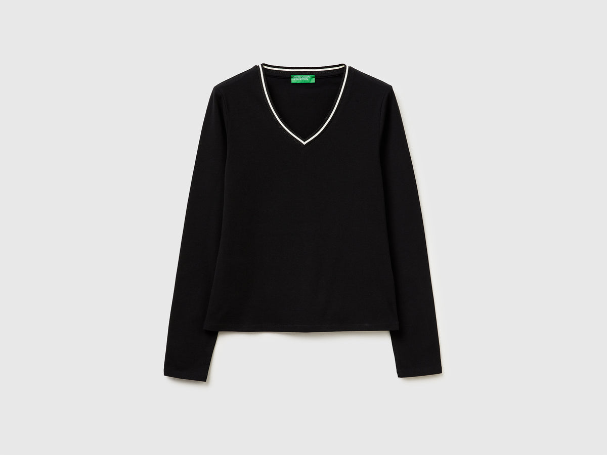 Fitted V-neck T-shirt - ucb_image_FS