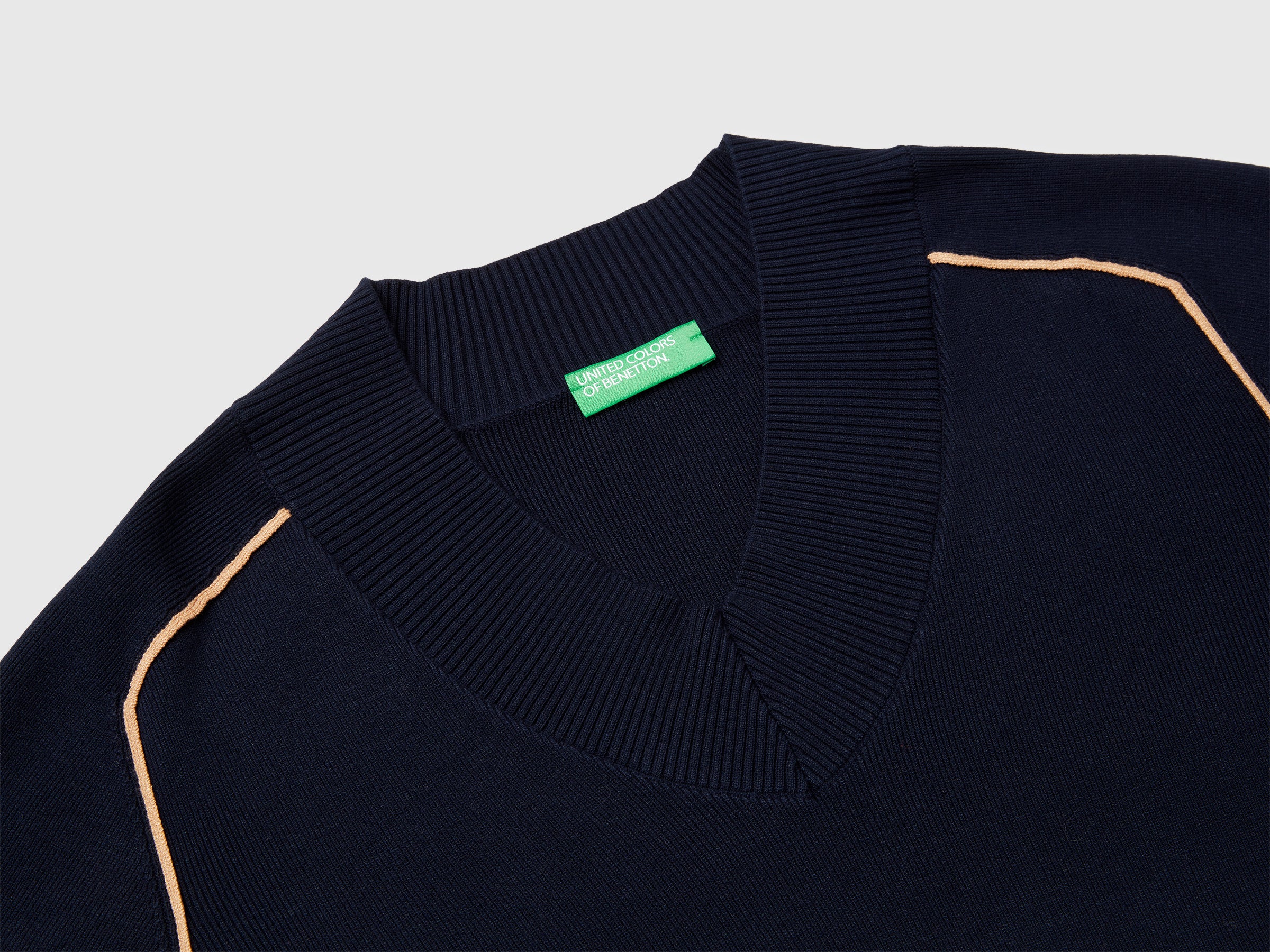 Camisola boxy fit com decote em V - ucb_image_DS1