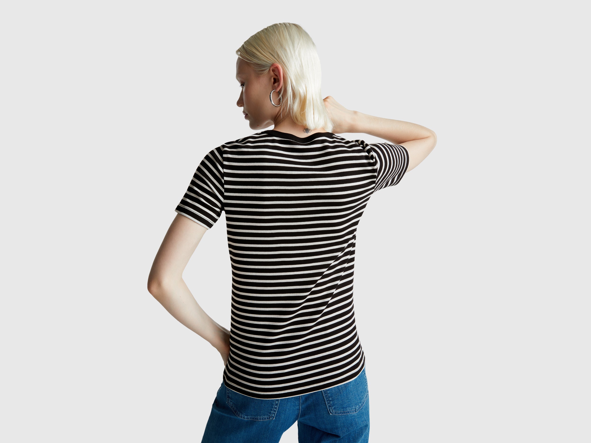 T-shirt de gola redonda às riscas - ucb_image_B