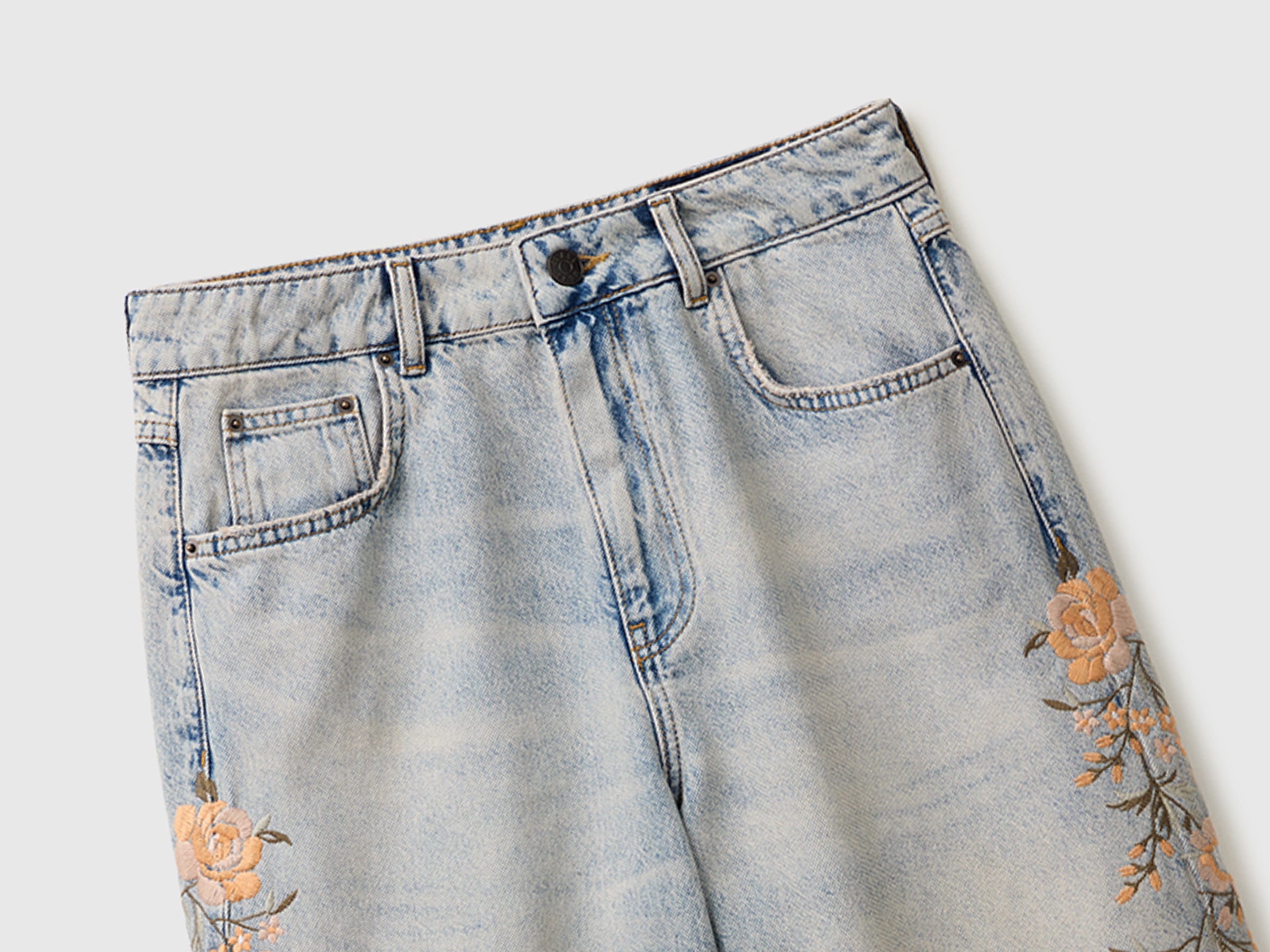 Bermudas de jeans com rosas - ucb_image_FY