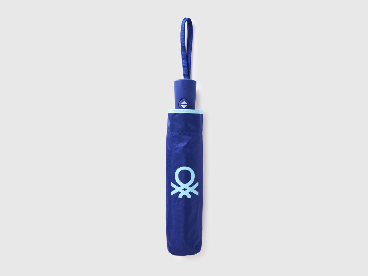 Blue umbrella - ucb_image_FS