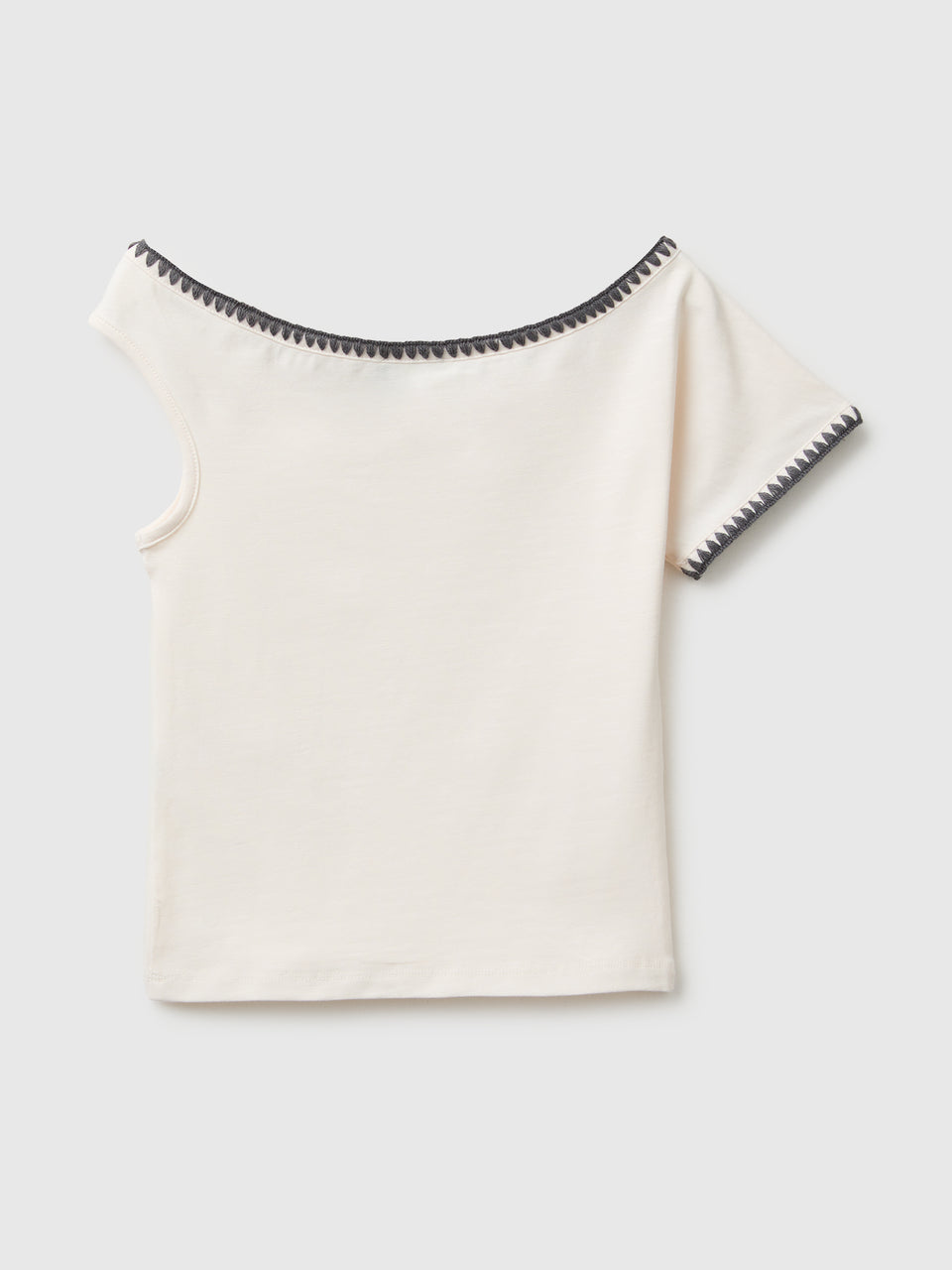 Asymmetrical top - ucb_image_BS